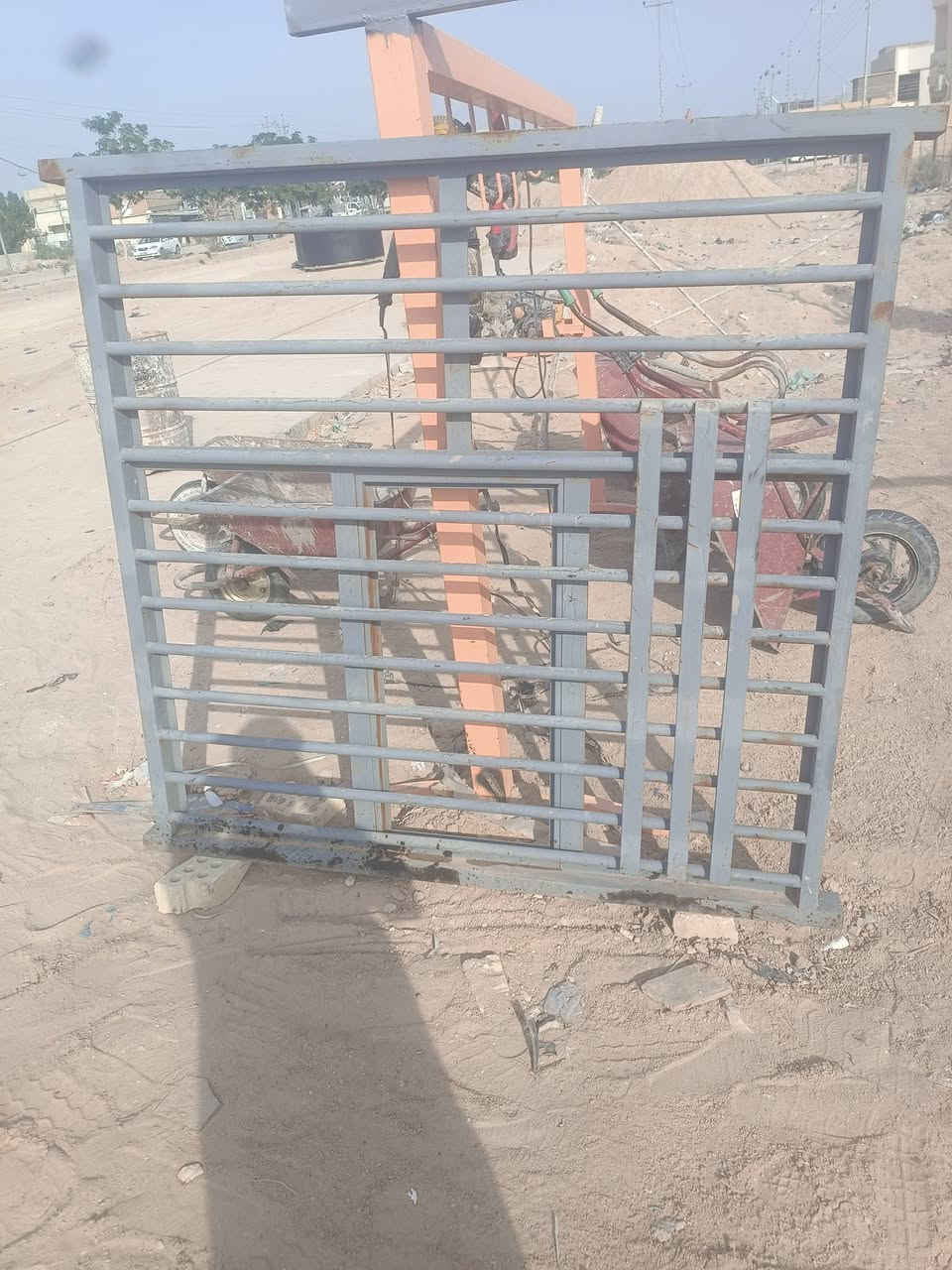 شباك متر ونص مربع شرط حديد ثقيل شرط الطار جنل ثقيل مكاني نجف سعر 110 بي مجال قليل ***********
