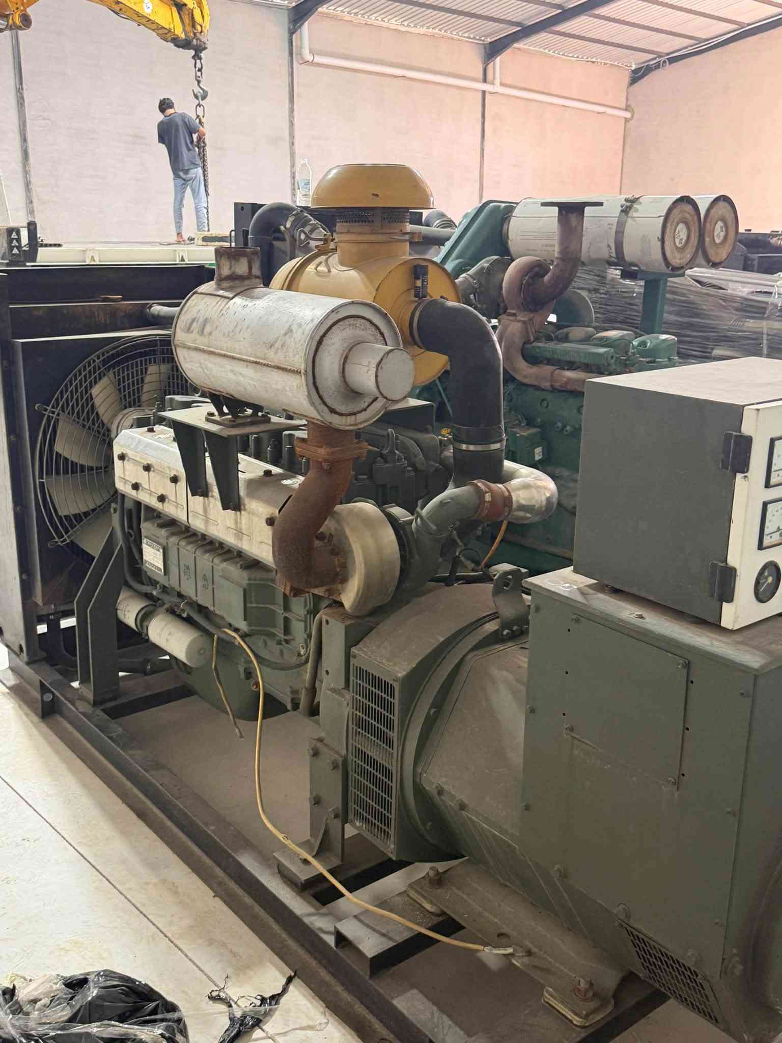 سلام عليكم اشتاير بلاد 12 ولف 6 سلندر 250kva عدد ساعات العمل 327 ساعه اخت الصفر مكفوله من صرف بخار 
عنوان كركوك يوجد توصيل 🚚 
***********
