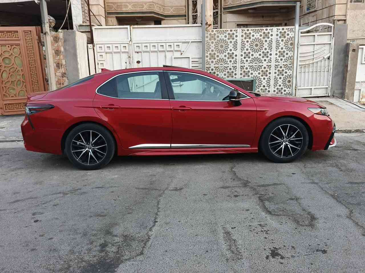 تويوتا كامري (هايبرد) موديل :2023
اللون :   احمر

عداد المسافة : 126km

حجم المحرك : 2500 (4.سلندر)

ملاحظة السيارة : ضرره✅(جاملغ وشويه من الباب) وبيها كلير من امريكا
السعر 185 وبيها مجال جدا بسيط
وترهم اقساط هم 

 كافة الايرباكات سليمة %100

المواصفات : SE بلاص

ابواب  بصمة

بصمة تشغيل 
فتحة سقف

شاشة كبير لمس

كــــاميــــرة

هاند بريك بصمة

اوتو هولد (𝐀𝐔𝐓𝐎 𝐇𝐎𝐋𝐃)

اوتو ستارت (𝐀𝐔𝐓𝐎 𝐒𝐓𝐀𝐑𝐓)

اوتو ستوب (𝐀𝐔𝐓𝐎 𝐒𝐓𝐎𝐏)

رادار امامي (تحديد مسار)

‏‎رادار جانبي (نقاط عمياء)

‏‎رادار خلفي (التحذير من الاصطدام)

‏‎حساسات خلفي 

نظام (𝐄𝐂𝐎)

نظام (𝐍𝐎𝐑𝐌𝐀𝐋)

نظام (𝐒𝐏𝐎𝐑𝐓)

مانع انزلاق+𝐀𝐁𝐒

تحكيم استيرن

كشنات جلد

كشنات كهربائي

لايتات (𝐋𝐄𝐃) ليد عدسة زينون 

ويل18 مختم 
قطعتين تبريد 
شحن لاسلكي

المكان بغداد 
***********
