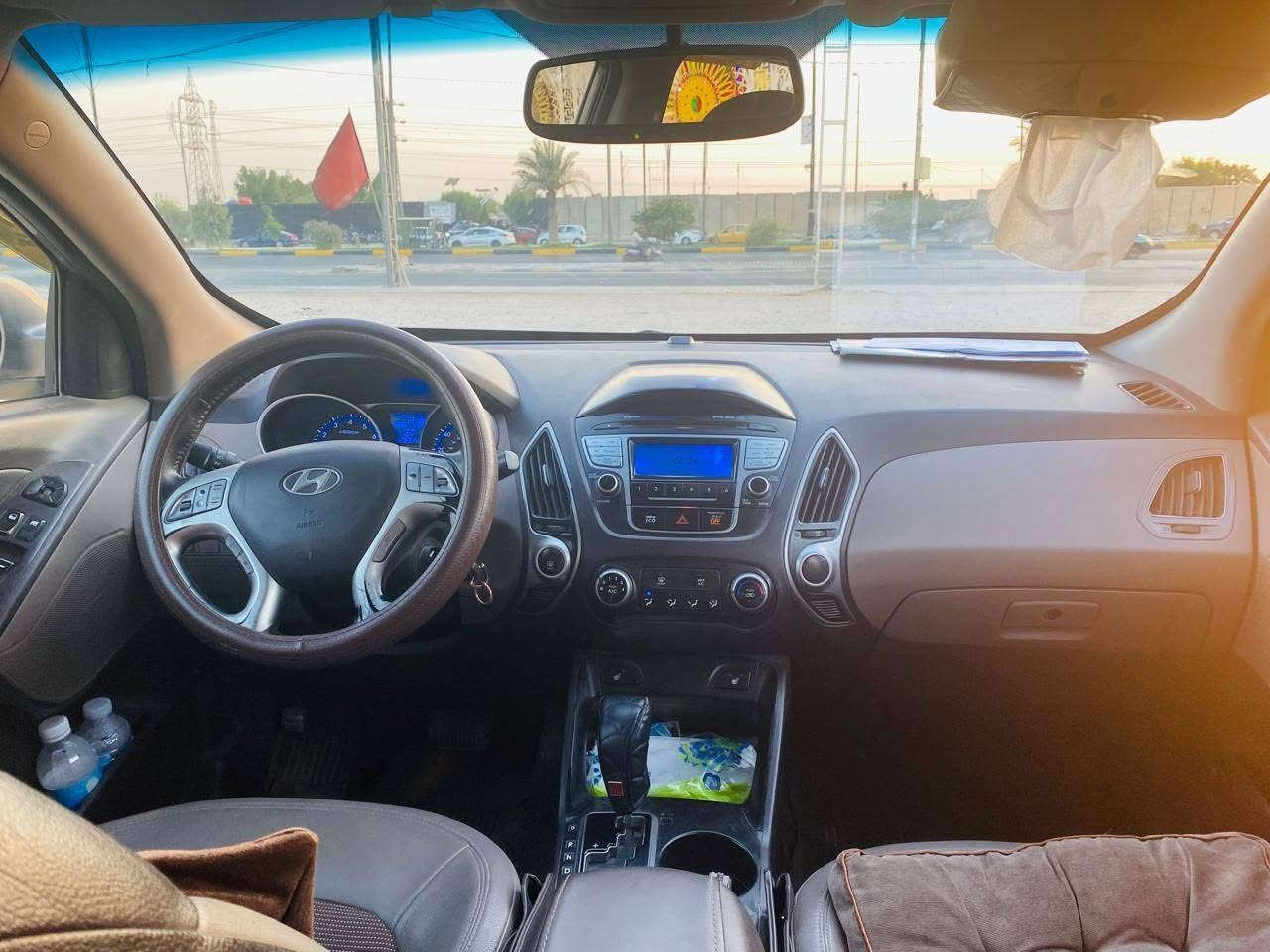 توسان امريكي ١٣ ضربتها خفيفه جدا موضحه بالصور السياره بلاديه كلها مكينه كير بلاديات مامفتوحات ابد السياره نظيفه سعرها ١١٠ بيها مجال بسيط مكانها كربلاء للاتصال*********** كربلاء, العراق
