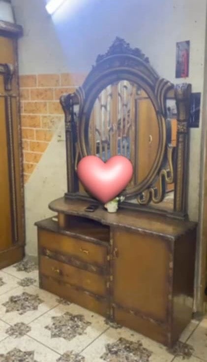 غرفه صاج عراقي  6 قطع نضيفه ضررها بسيط بل جربايه مماثر باقي القطع نضيفه بدون ضرر داخلها نضيف تكمه 
400 وبيها مجال
بغداد جكوك