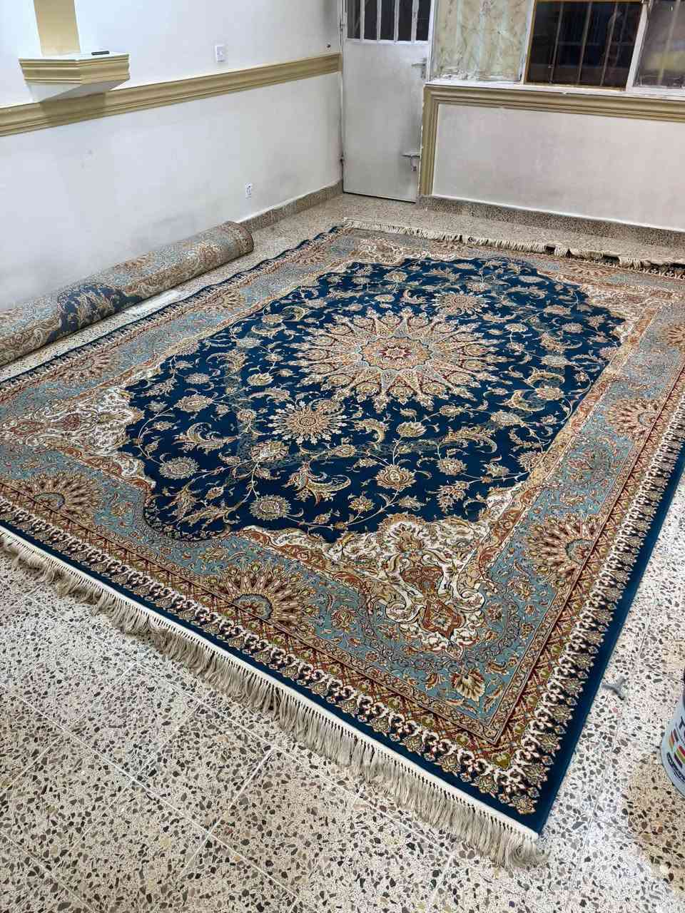 زوليه كاشان النوع الثقيل 700 شانه عدد 2 سعر 2 800 وبهن مجال للاستفسار ***********
