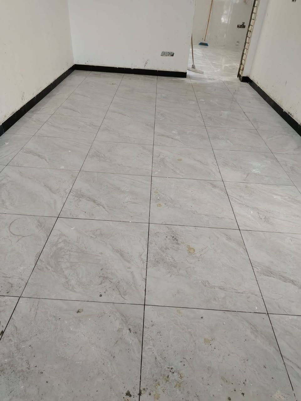 خلفه مصري لتركيب جميع انواع السيراميك ارضي جداري كاشي مرمر بايات شغل لليزر درجه اولي شغل بغداد فقط ***********
بيه واتساب

