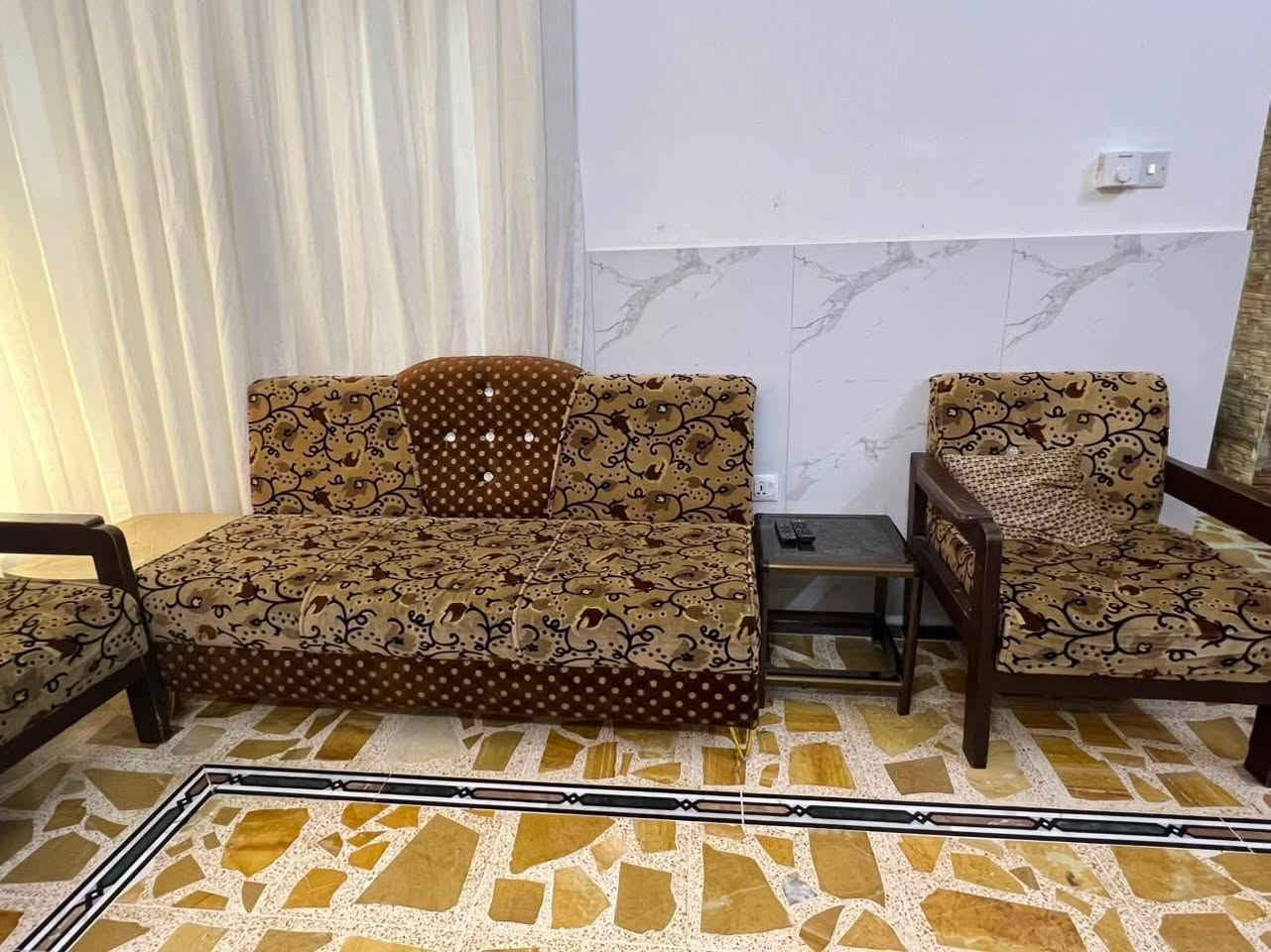السلام عليكم تخم للبيع مستعجل عل بيعتهم اتصل عل رقم ***********

