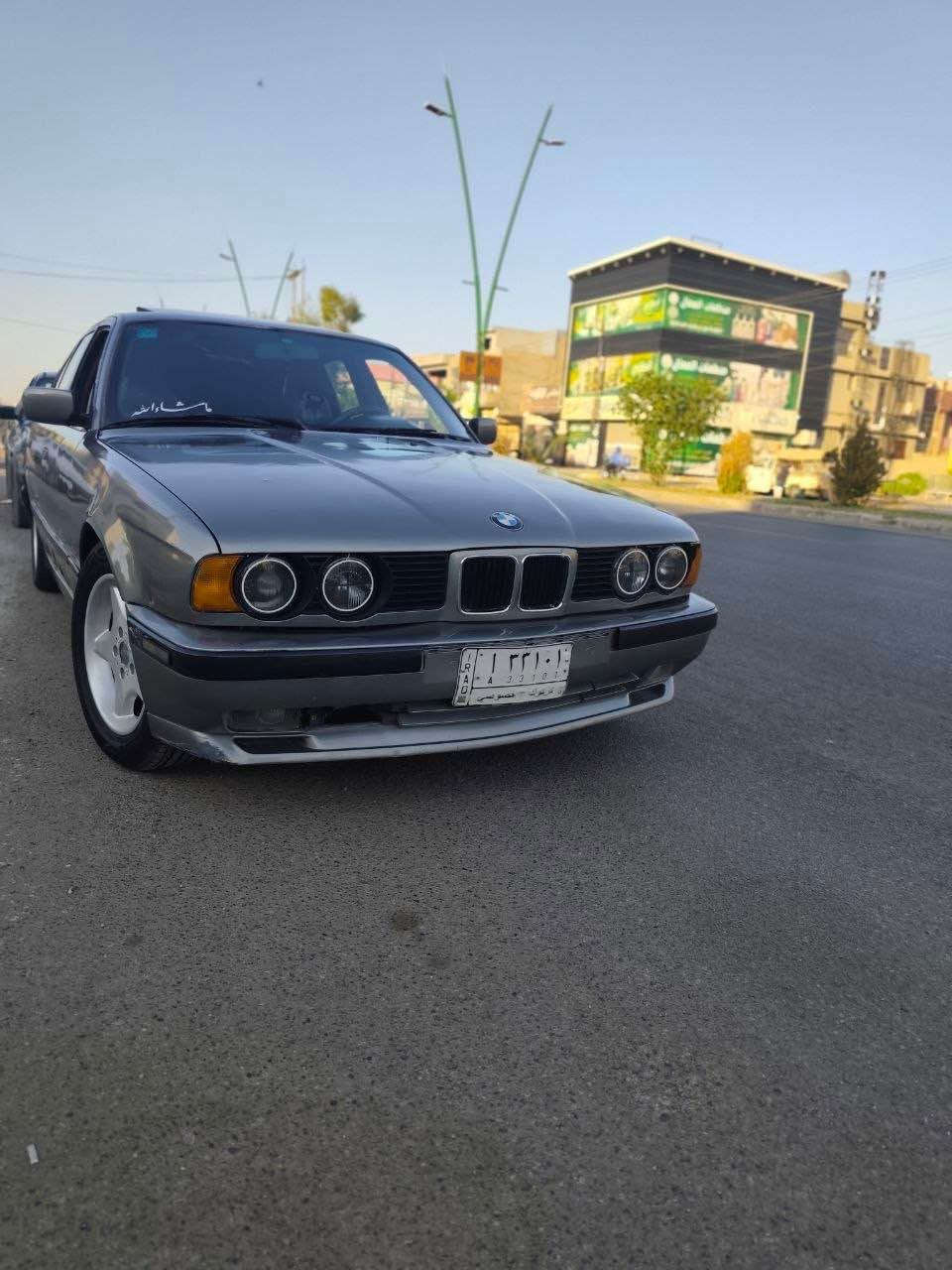 بيئم 520 موديل 1990 سيارة ضربتها جاملغ ورا السايق مابي دواخل سيارة معمره تعمير عام صبغ عام جديد داخل سيارة دوشمه جديد صدر الأمامي والخلفي كله جديد سيارة مختصر الكلام من الدعامية للدعامية كلشي معمر بيها يعني ماتحتاج مصرف كله جديد وسيارة احلى من صوره سنوية 2027 
وقمي بي واتساب 
*********** كركوك, العراق
