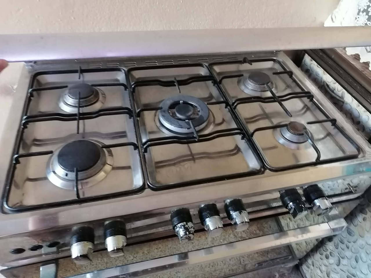 طباخ للبيع شرط النظافه ١٠٠ % والشغل١٠٠%
 ١٥٠ الف قفل المكان دركزليه ***********
