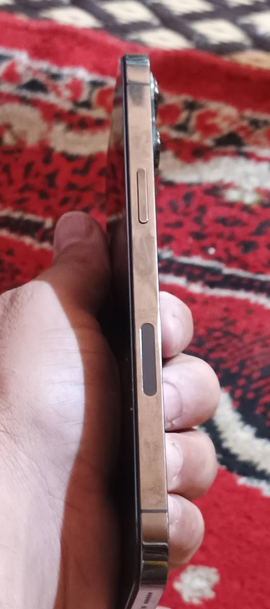 السلام عليكم شباب 12 برو ماكس للبيع السعر 375وبي مجال المكان البصره الشعيبه ***********
