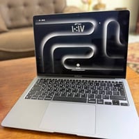 M1 air  Ram8 Hard226 مشحون 66 مره بطارية 98‎%‎ نظيف جدا جدا شرق اوسط ك...