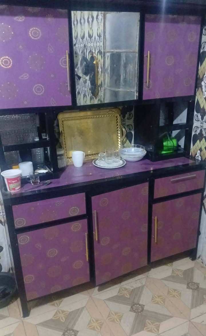 للبيع 
٤ ابواب خشب عراقي سعر ٣٠٠
كاونتر سنك كامله سعر ٣٥٠
كونفيره سعر ١٥٠ 
براد شغال سعر ٦٠
صوبه غازيه وتشتغل كهرباء جديد سعر ٧٥
مليون ٣٠٠
وبيه مجال ع خاص
مكان رمادي 
*********** للاستفسار
