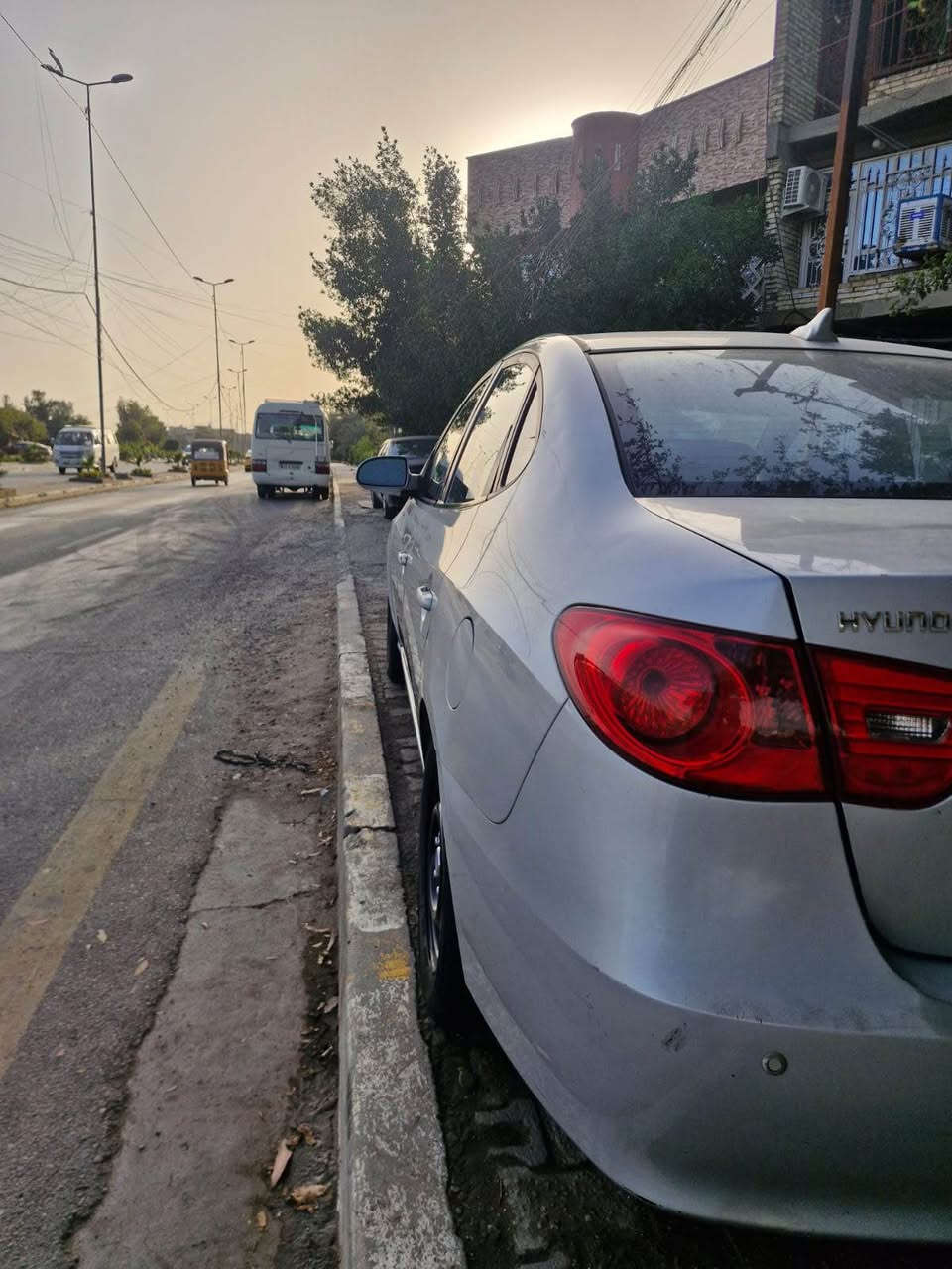 السلام عليكم

النترا أمريكي ٢٠١٠ مكينه 2000 بيها بداية تنقيص يعني كل ألفين ميل تنقص نص قطره حادثها جاملغين وباب اني ابيعلك صفحة العبري وجاملغ غير هذا مابيها مكفول السيارة خير من الله مابيها كل نقص ماشية ١٧٩٠٠٠ ميل غرفتها جديده تخم تاير جديد ويل اصلي مال حاوية 

للبيع او مراوس مكان بغداد الشعلة السعر ٩٠ورقة وبيها مجال رقم ***********/*********** بغداد, العراق
