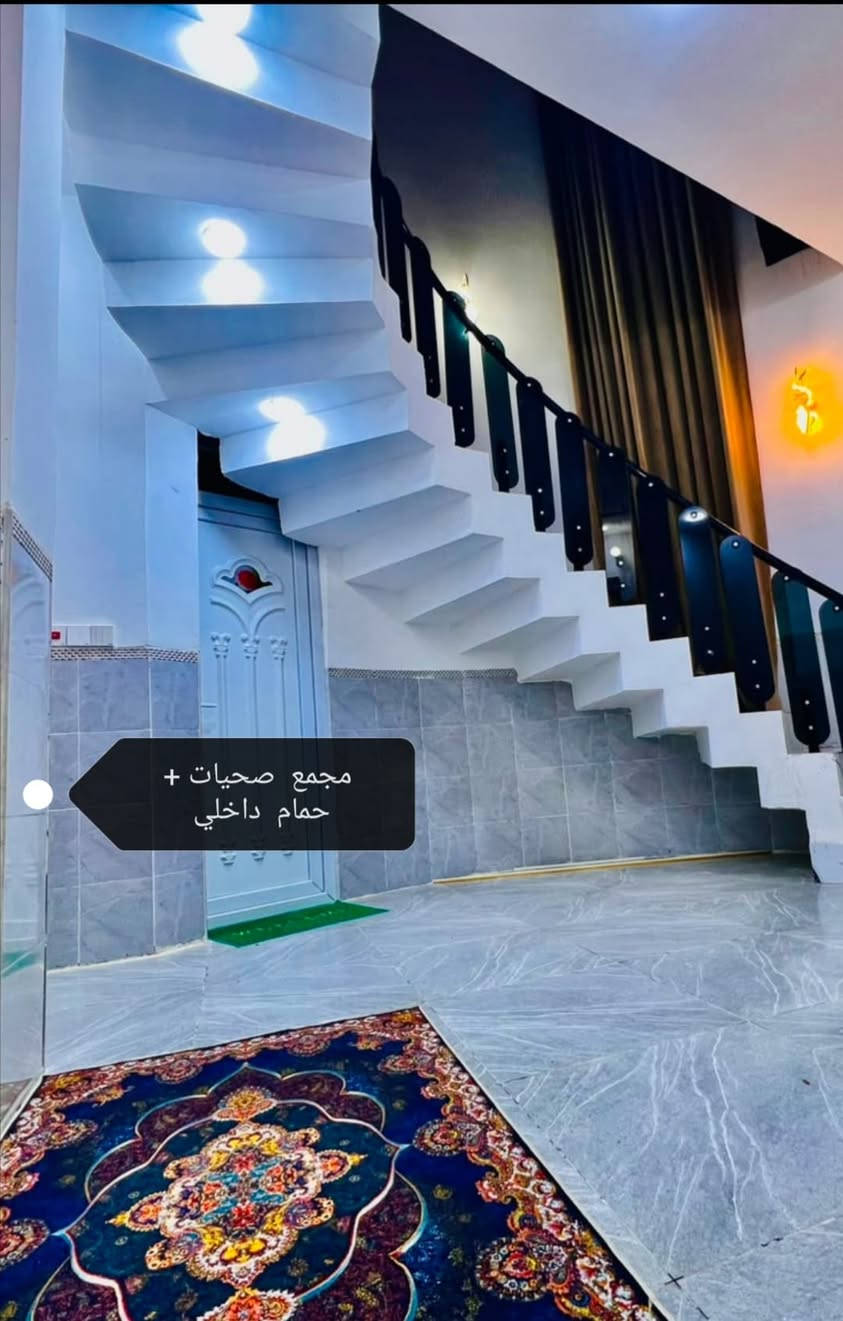 سلام عليكم دار للبيع المساحه ٢٠٠ متر الموقع الحمزه الغربي شارع خالد النجار قرب محلات علي باقر البيت يتكون من غرفتين وصاله ومطبخ واستقبال ومجمع صحيات داخلي وخارجي البيت متكامل بأشراف مهندس لتواصل رقم الهاتف *********** ومراجعة مكتب ابوازهر الدلال في الجمعيه

