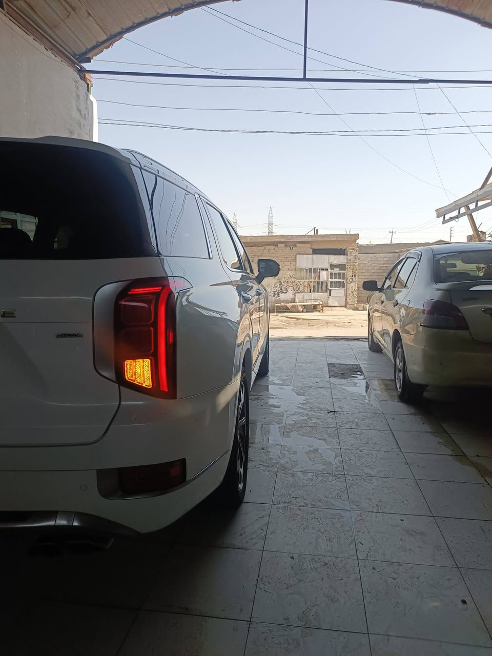السلام عليكم بلسايد 2022 فول 1/1 اعلى فئه بلسايد محرك 6V   3.8L
الموصفات:
فتحه سقف 
بصمه تشغيل +بصمه ابواب +تشغيل عن بعد 
رادارات اماميه خلفيه و جانبيه  
اربع كامرات 360درجه 
كشنات vib منفصل وبعد بيه هواي مواصفات  
الاتصال الاستفسار 
***********
