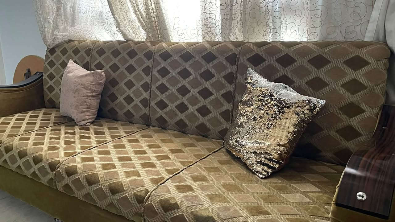 كنب • صالون