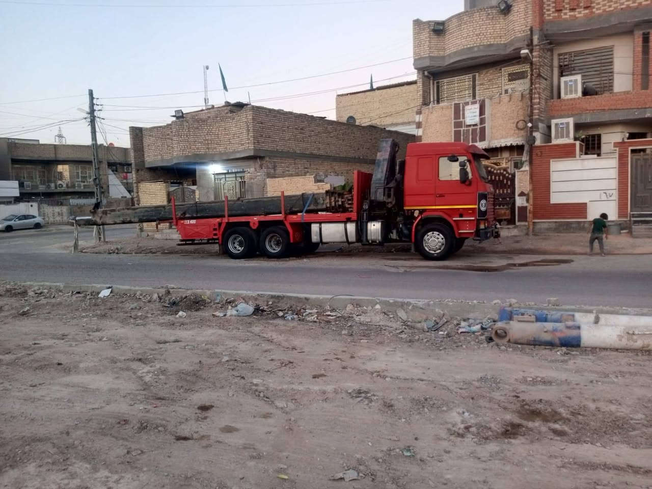 سكانيه كرين حموله 10 طن
سياره جاهزه كير ومكينه خير من الله 
طول السياره 7متر 
مكان السياره بغداد مدينه الصدر 
رقم الهاتف : *********** صاحب السياره
ملاحظه اني مكلف ب النشر
