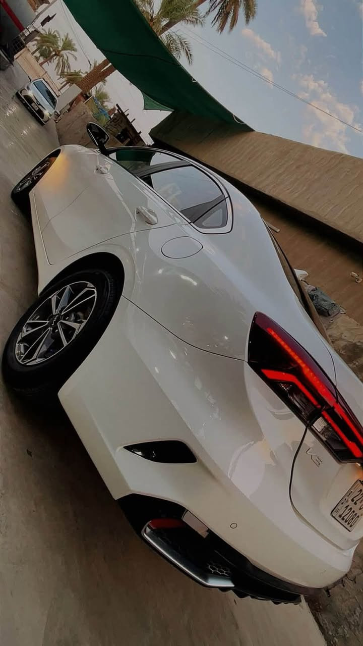 السلام عليكم.
كيا كي ثري K3 موديل 2024
بيه بارد قليل اقل شبر بحافة البنيد  وباب السايق فقط
فول  مواصفات

.
محرك 1500 دبل نوزل 
رقم اربيل  + بسمي تحويل مباشر 
 ماشية “ " 42   الف 
 
🔴المواصفات 
✅️فتحة
✅️شاشه كامرة 
✅️تحكم ستيرن جهتين 
✅️بصمه 2 أبواب و بصمه تشغيل
✅️شاحن تايب سي شحن سريع 
✅️كير طياره 
✅️شاشه بالكير
✅️لايت لد زينون 3 عدسات متحركة + الخلفي هم لد متصل 

✅ أشاير لكزس️ متحركة 
✅المري الجانبية بيها ️اشاير + هيترات 
✅️صندوك ذكي بصمة ( يفتح عند الاقتراب )
✅️سايد بريك بصمة
✅️أوتو هولد (auto hold)
✅️درايف مود 4 وضعيات
✅️(sport+eco+smart+comfort)
شاشة عداد دجتل 
وبيها بعد مواصفات 

السعر 140    وبيها مجال قليل لشراي 

للأستفسار اكثر التواصل على 
***********
***********
‎مكان السياره بغداد . 📍
