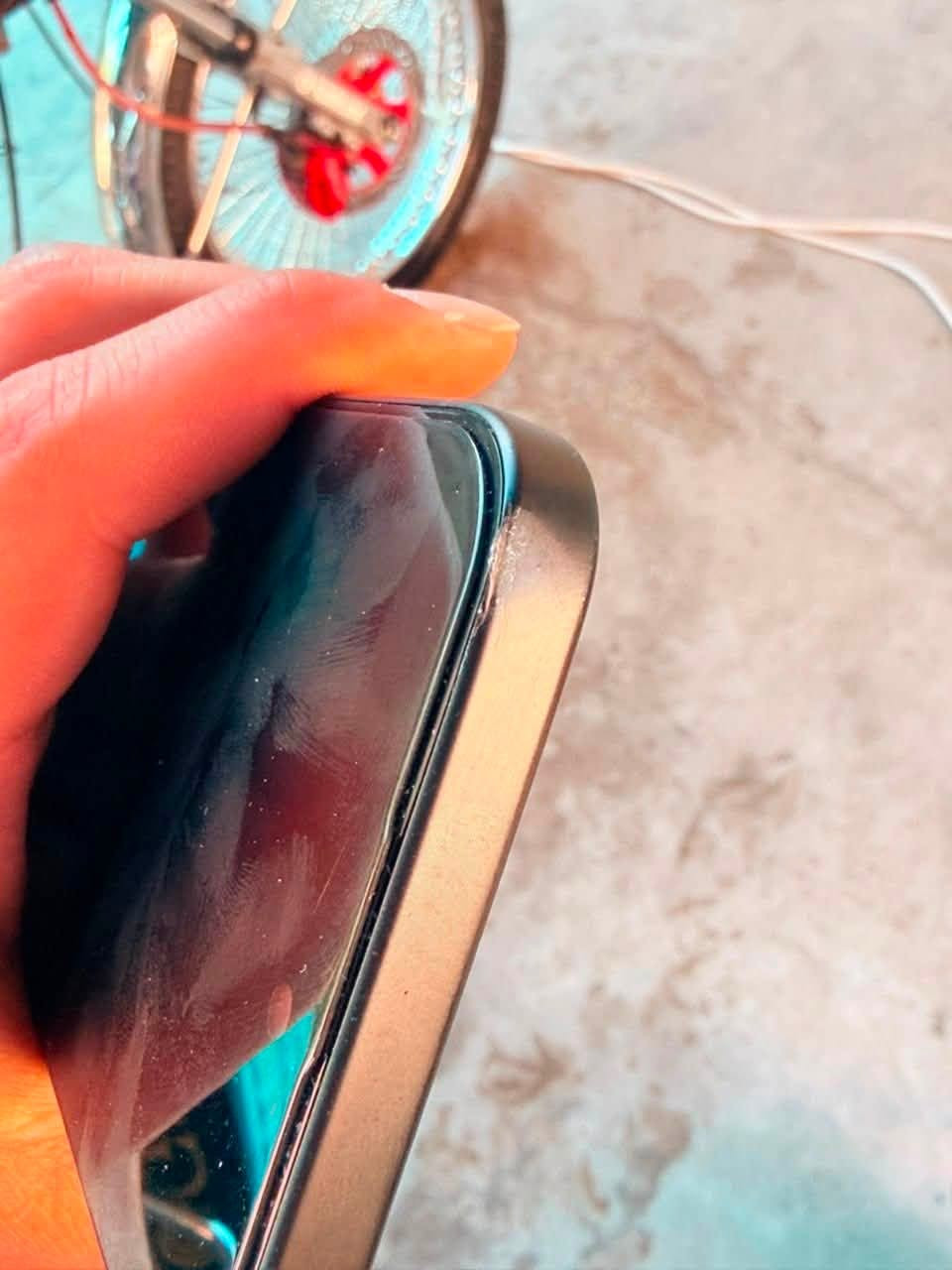 ايفون 16 عادي للبيع
ذاكره 128
بطاريه🔋 100
تك سيم كارت مو ايسيم
الجهاز بي طخه خفيفه ولا مبينه ما واصله الشاشه
السعر : 820 وبي مجال 
رقم الهاتف : ***********

