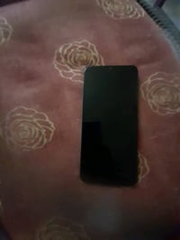 هاتف كامل شاحنه و سماعة بلوتوث و توصيل داخل رصافه اني اجيك