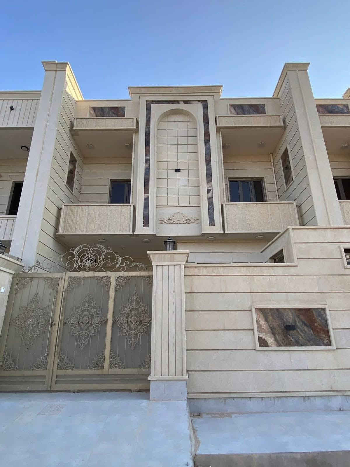 السلام عليكم السعر (123مليون💰) وبي مجال✍🏾
دار للبيع بتكريت الديوم حي التصنيع قرب علوه🏠
الأسماك وخلف ماركت الأخويين بظهر شارع60☑️
المساحة الكلية 150متر الوجه 7.5م النزال 20م📐
غرف 4 نوم وأستقبال صالتين فوك وجوا ومطبخ🚰
مجموعه 3 صحيه مناور وكراج الدار شغل جناي🏗️
الواجهيه(حجر حلان☑️)للاستفسار ***********,
