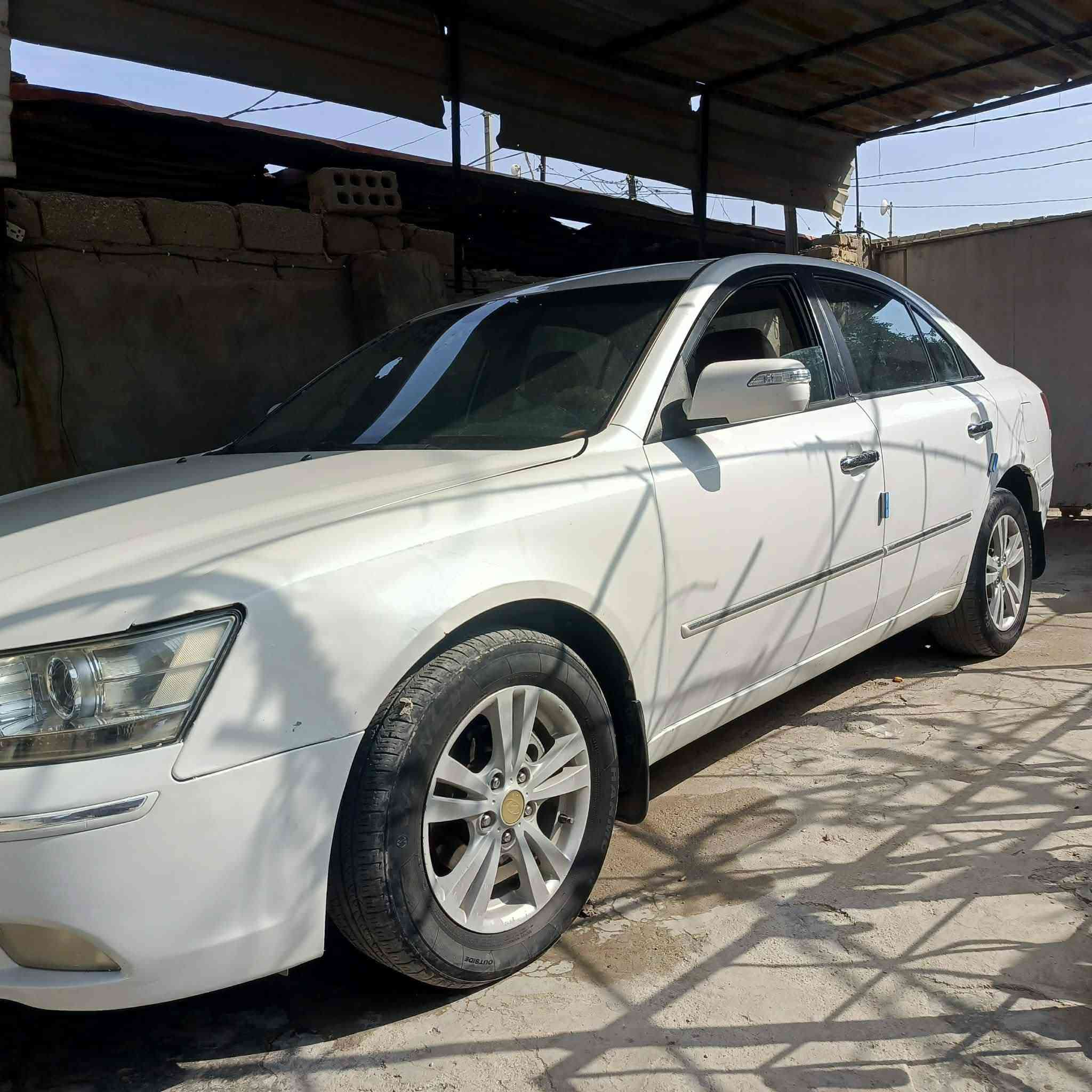سلام عليكم سوناتا خليجي موديل 2010 رقم بغداد  بيه قطعتين صبغ والباقي كفاله مكينه 2400  كهربائيات تحكم ستيرن  جهتين فتحه سقف اشايربل مري   بدون دواخل مكان السياره ديوانيه والاستفسار عل الرقم  ***********
