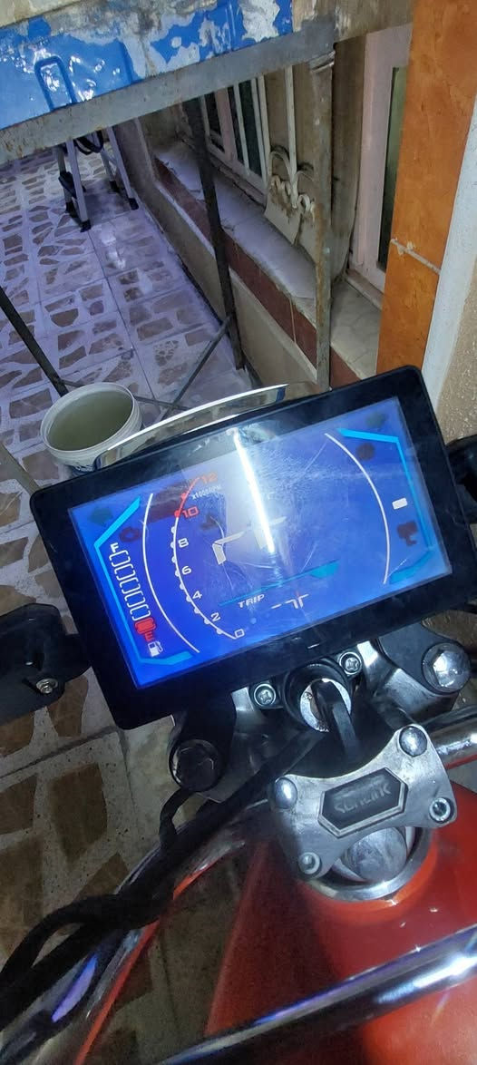 سلام عليكم دراجة سيفان محرك رصاصي 150 cc دراجة كاملة ما ناقصة شي الشاشة مثل ما موضح بالصور دراجة نضيفة مال جناي ومحرك ناعم ناقصة فقط سايق السعر 800 وبيهة مجال حك جية مكاني تكريت حي الجمعية *********** اقرة المنشور قبل لا تتصل .
