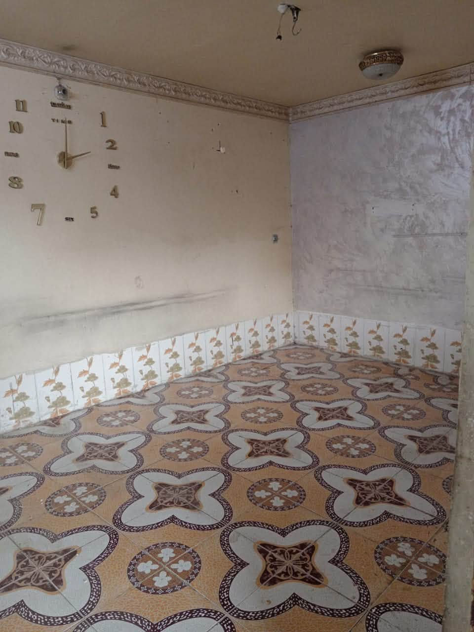 بيت للإيجار • طابق ثاني • شارع هادي ابو عجيله