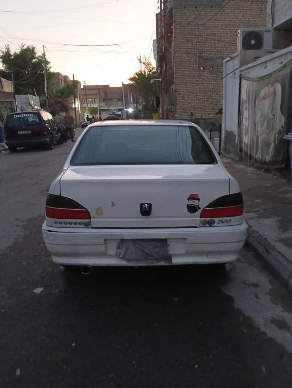 السلام عليكم بيجو لبيع 360   2001  كلشي شغال تبريد مكينه كير خير منّ الله سماعات مسجل لايتات كله شغال بسني السياره مابيه صبخ بس شويه من الجاملخ الخلفي رايده 40  وبيه مجال  لاستفسار ***********  مكاني  بغداد حي البنوك
