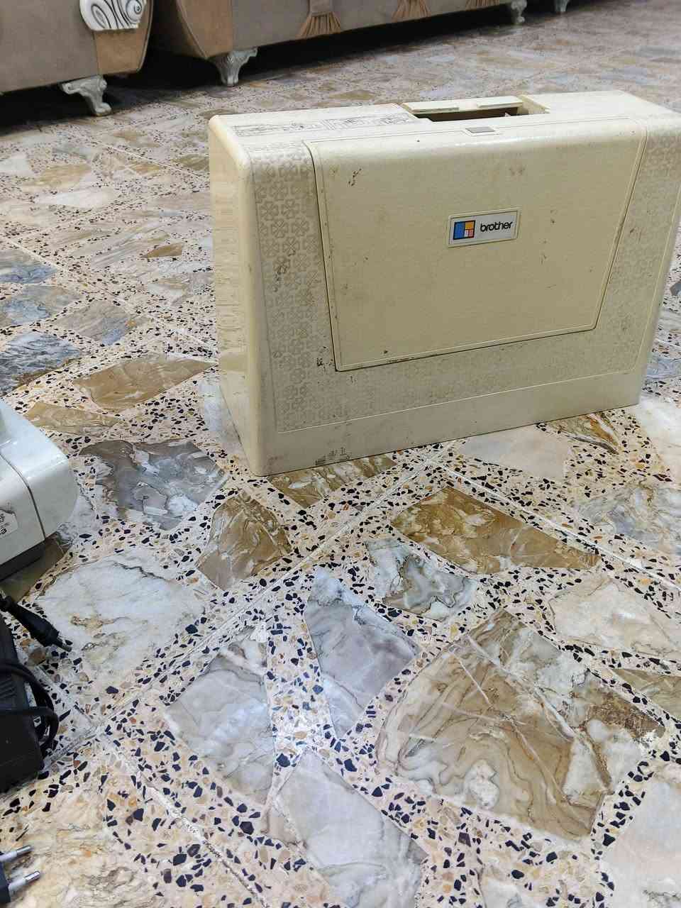 السلام عليكم غراض البيع نضيفات ومناسبات العنوان بغداد المشتل حي المعني الكونتر نضيف احلى من الصور السعر 300 
الفالتر 50
المكينه 75
هاتف ***********
