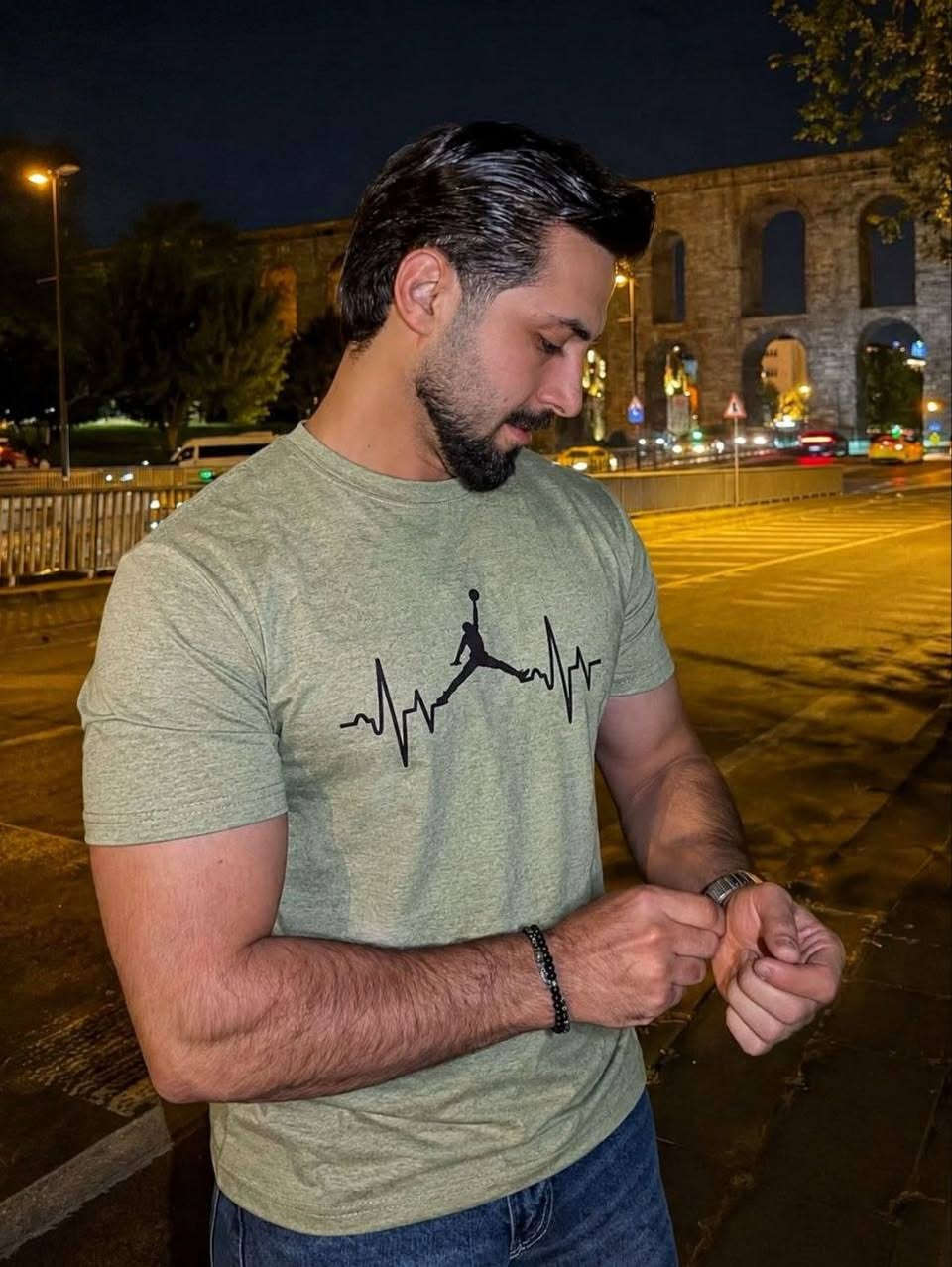 تشيرت فانيلة قطن القياسات المتوفرة:
M / L / XL / 2XL / 
✔️ القالب هاف ومريح باللبس

للطلب والاستفسارات خاص *********** بغداد, العراق
