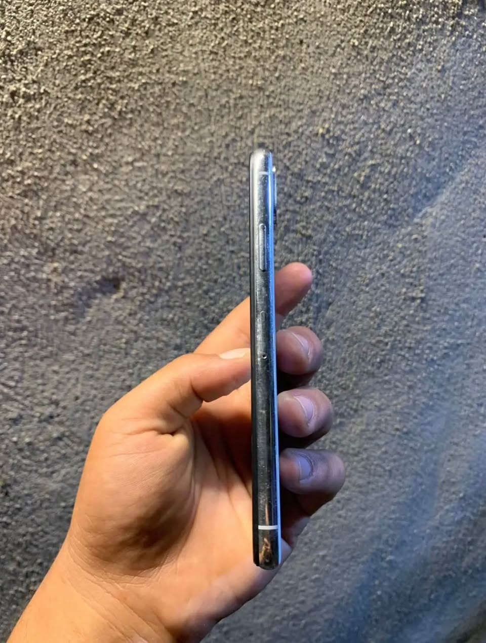 جهاز ايفون Xs 
ذاكره 64 كيكه
بطاريه 61 
نموذج M امريكي
سيم كارت واحد او يدعم شريحة الكترونيه يعني تكدر تسوي دبل سيم جهاز مابي اي عيب شاشه بلادي بطاريه بلادي بس فيس ايدي واكف الباقي شرط مابي اي عيب سيم كارت شغال واي فاي قوي كامراته حلوه للبيع سعر *********** كركوك, العراق
