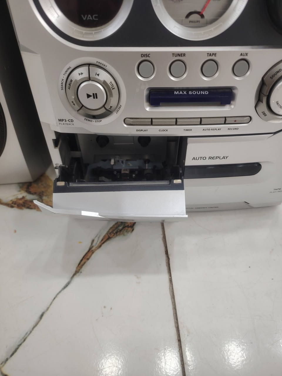 ديجي دمام ماركة فليبس ٣ أقراص سيدي ٢ كاسيت راديو اواكس صوت راقي جهاز كله شغال باله خليجي كويتي تريد تفضل موجود توصيل كل العراق ٥ الف ***********
