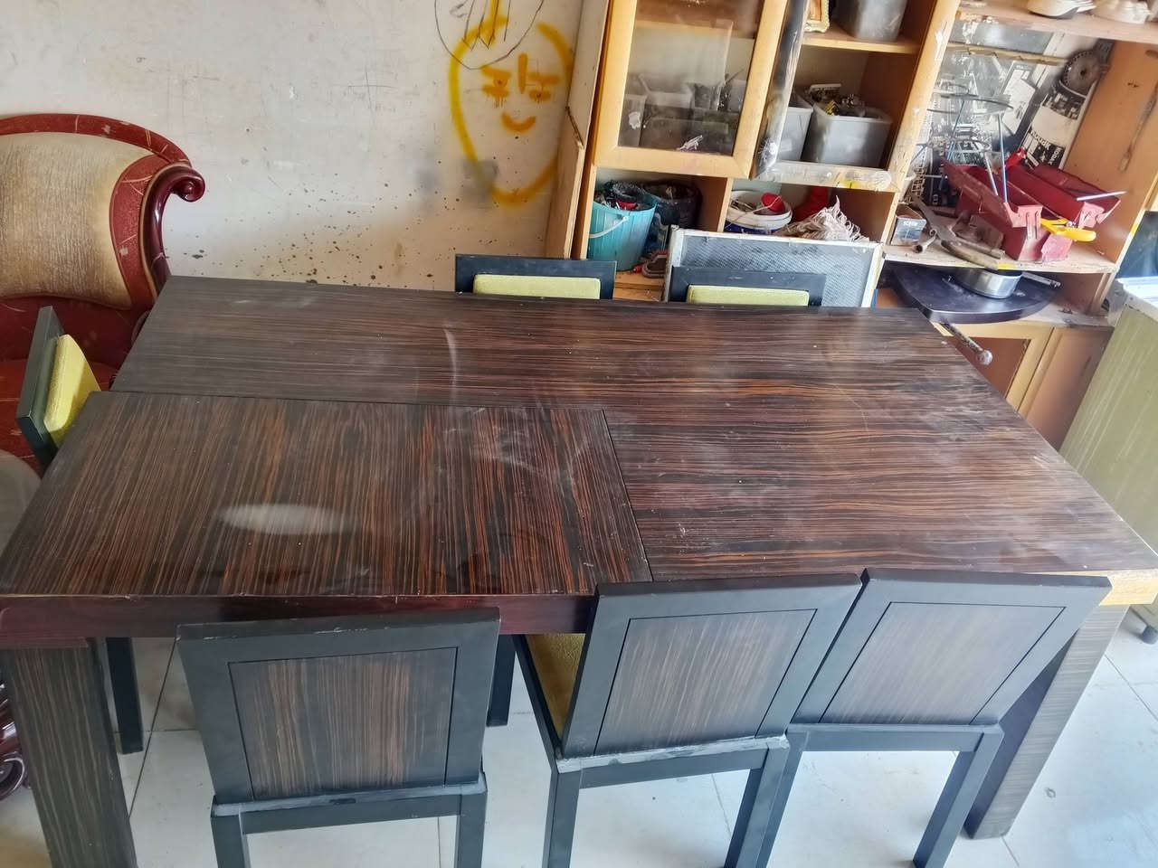 ميز طعام مع ست كراسي سعره 150 بي مجال ***********
