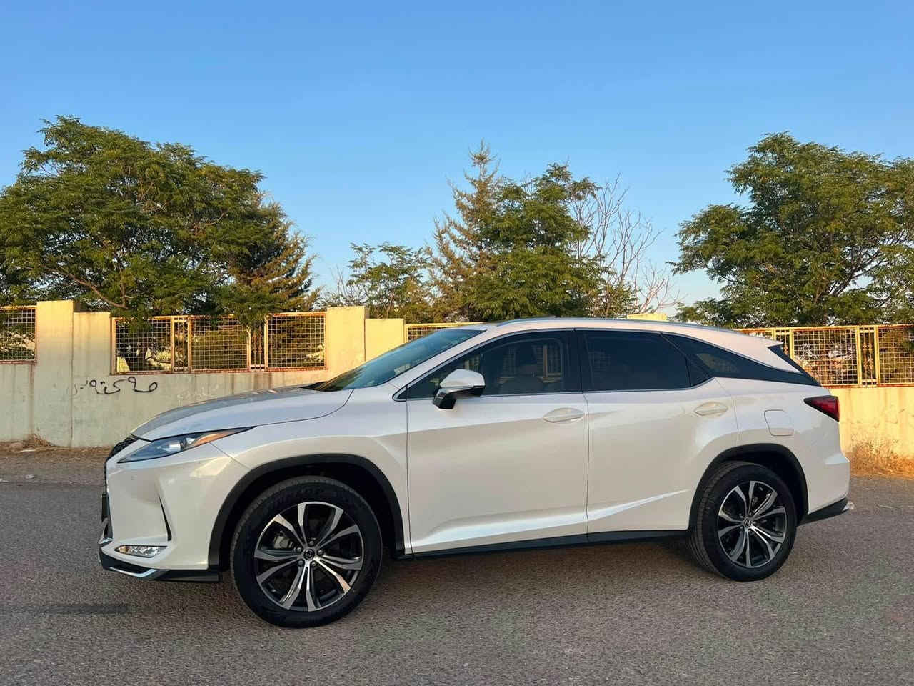 لكسس Lexus RX 350L (مۆدێل 2022 - سێ ڕێز کوشن) 

فول مواسەفات
ڕەنگی سپی سەدەف
مەکینەی ٦ پستۆن
دەبوڵ ئەکسل
٣ ڕێز کوشن
ناو کرێمی
سەقف سڵاید 
ڕاداری پێش و دوا
سەیارەکە بێ بۆیاخە (مەکفول لە بۆیاخ)
نرخ: ٢٩٨ وەرەقە ($29,800)
بۆ زانیاری زیاتر پەیوەندی بەم ژمارەیەوە بکە: ***********

لكسس Lexus RX 350L (موديل 2022 - ثلاث سرايات

فول مواصفات
لون أبيض صدفي
محرك 6 بستن
دبل أكسل
3 سرايات كوشنات
داخل كريمي
فتحة سقف 
رادار أمامي وخلفي
السيارة مكفولة من الصبغ (بدون صبغ)
السعر: 298 ورقة ($29,800)
للمزيد من المعلومات اتصل عل هذا الرقم: *********** السليمانية, العراق

