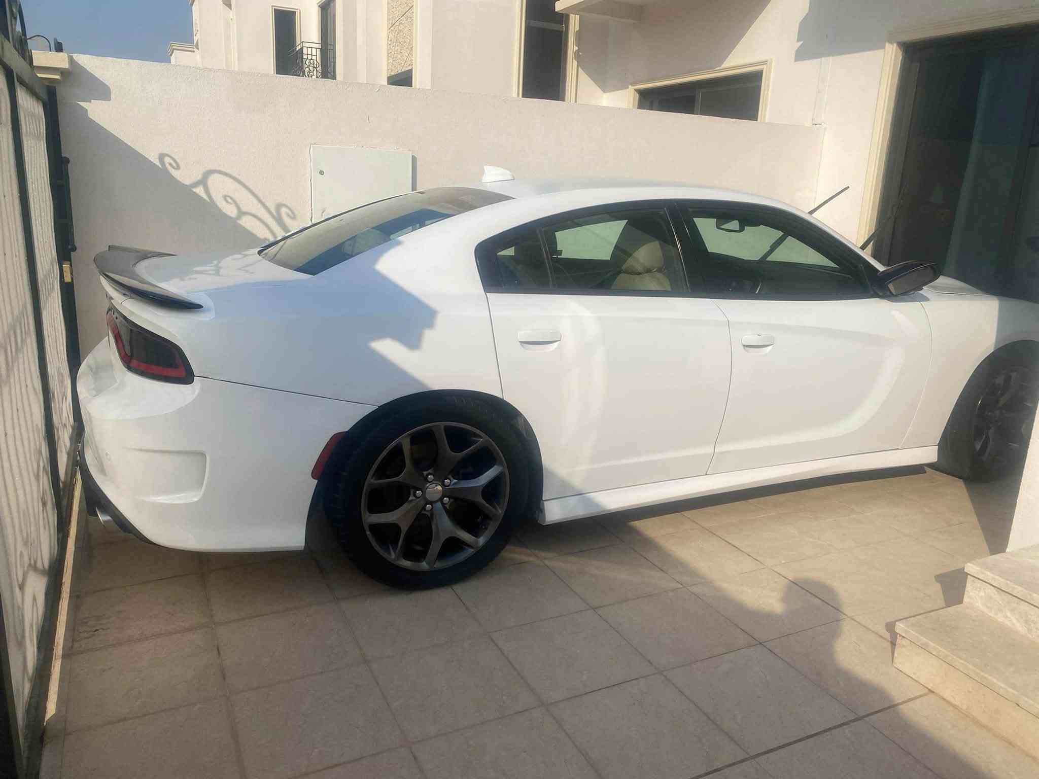 السلام عليكم 
الي ميعجبه المنشور ومتعجبه السياره مامجبور يعلق هاي اول شي 
جارجر sxt فول عده الفتحه عليها كت كامل srt 
موديل ٢٠١٥ بيها طابوكه جديده 
تبريد حديد ثلاجه 
داخل جديد 
السياره بيها صبغ قطع ابيع عام بدون لغود وشواصي 
ماكو اي لغد لو شاصي متأثر ومامصبوغه كلها بيها قطع اني ابيعك عام  
راعي السياره جيراني مكان السياره كربلاء 
التواصل *********** 
السعر المطلوب ١٤٠ وبيها مجال 
سياره كامله مكمله
