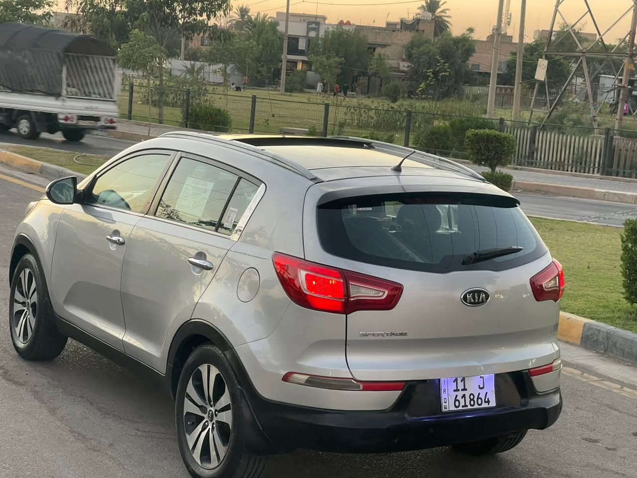 كيا سبورتج kia sportage
(السيارة فووووول مواصفات)
وارد خليجي موديل 2011 
بدون حادث ( فقط مرشوشة صبغ صفحة السايق والبنيد اثر جراد بسيط وعندي صورها قبل الصبغ)
-فتحة (بانوراما)
-اشاير بالمري
-تحكم ستيرن
-كشن كهرباء
-داخل برتقالي واسود
-كشنات جلد
-حساسات دعامية 
-كاميرا بلادية بالمراية
-شاشة تابلت
-ويل كب 
-السيارة ماشية 103 فقط
-السيارة ب اسمي (هزة جديدية وسنوية جديدة)
- السعر 110
مكاني بغداد الشعلة
متوفر واتساب واتصال
‏‭***********‬
