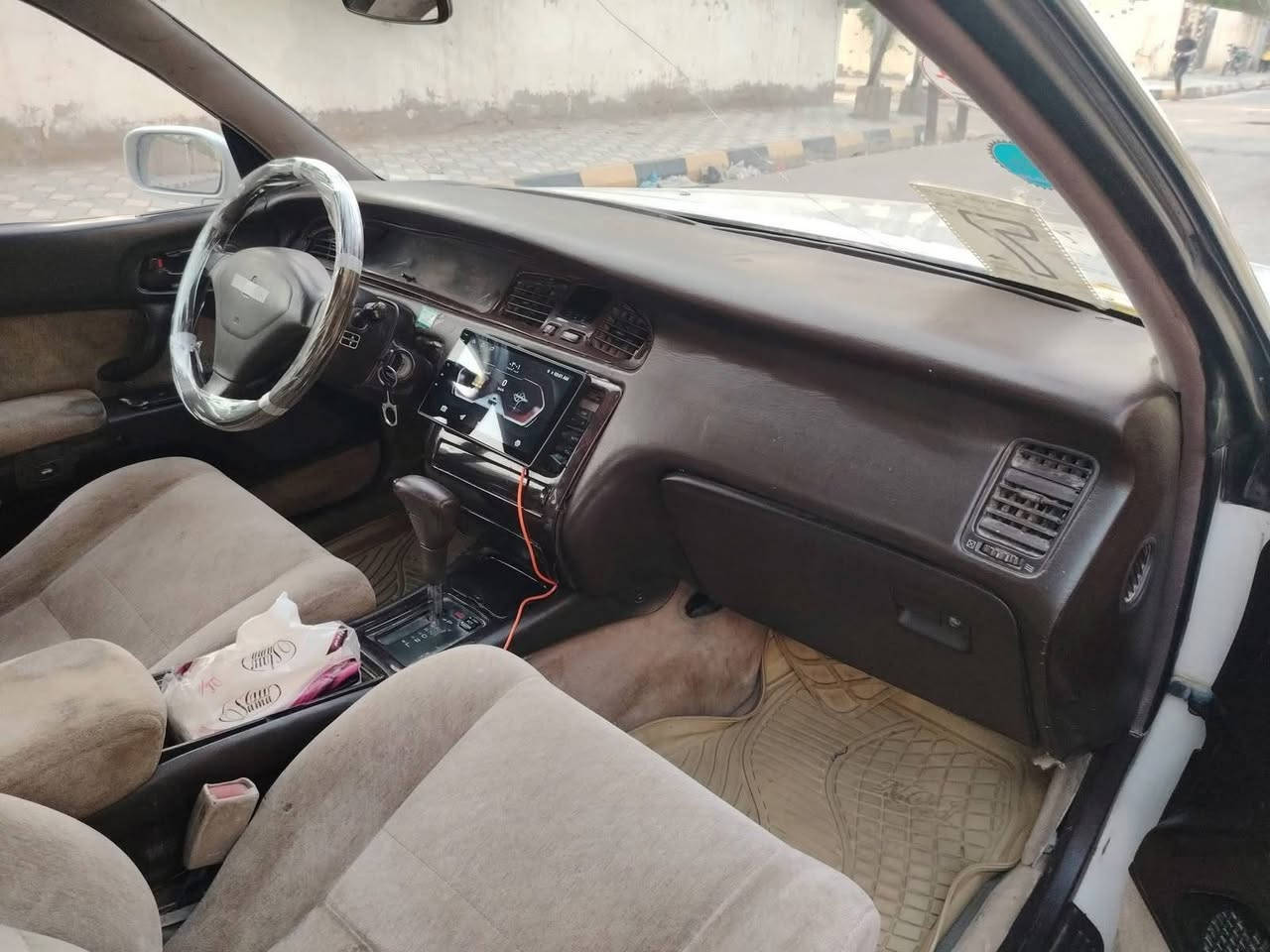 السلام عليكم بطة كراون متصل موديل 93 رقم انبار مشروع وطني بسمي سنويه لل ٣٠ رقم انكليزي تحويل مباشر مشروع وطني هزه جديده تحويل بكل المحافظات كهربائيات كلها شغاله لايت زنون مكينه كير حداديه تخم تاير مكفولات تبريد ثلج شاشه تاب مضخم صوت مكفوله من كص ونقل جثه وضربه سعر(58(وبيها مجال بسيط مكان السياره البصره سفوان***********()
***********
 شرط السياره احلى من صور بهواي تجي تشوفها ماعجبتك تاخذ مصاريفك البصرة, العراق
