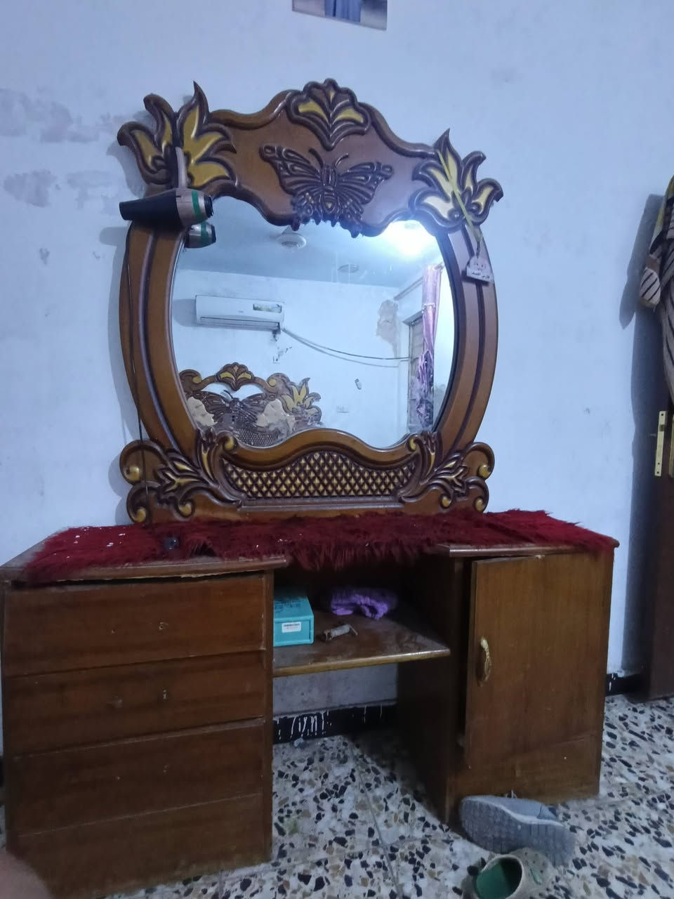 غرفه للبيع بس كنتور مابيها المكان الكماليه المعوقين سعر مناسب لرقم ***********
