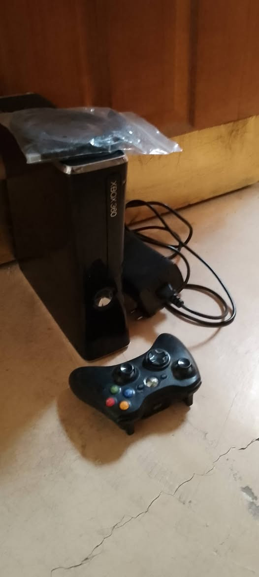 سلام عليكم اكس بوكس360 مع كامل ملحقاته جوستك محوله هارد وايرHD بسعر85 وبي مجال للطيبين 
***********
