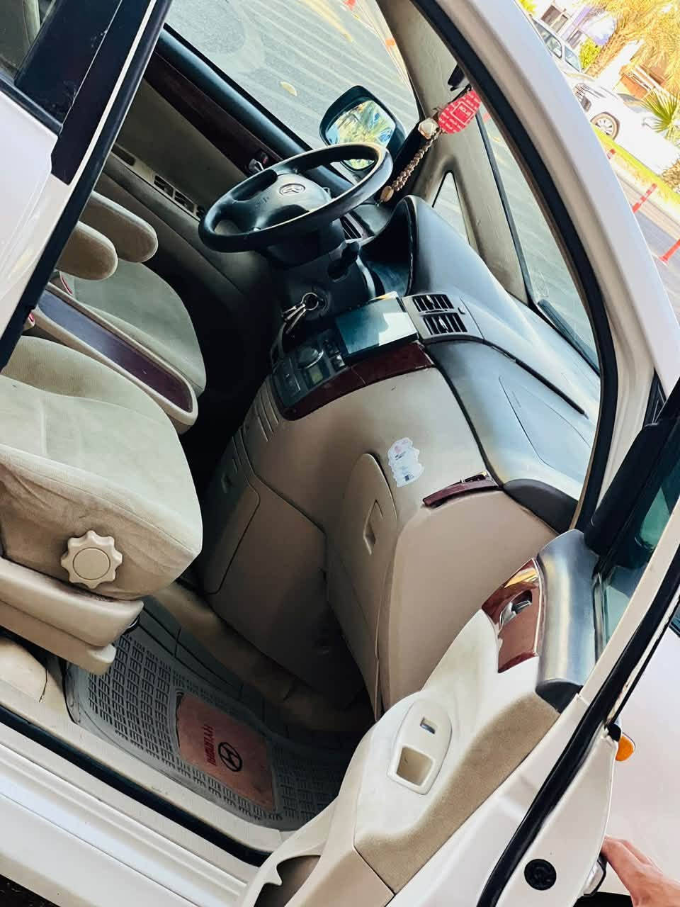 تويوتا ابصم 2001 تحويل مباشر السعر 98 وبيها مجال قليل توويل محرك 2400 تبريد خلفي وامامي ثلج 7 راكب حساسات كامره خلفيه شاشه دواخل بيجي مكفوله ضربه وكص ونقل وعيب شرعي واصوليات كافه محرك وكير مكفولات تخم تاير مكاني كربلاء المقدسه الاستفسار ‭***********
