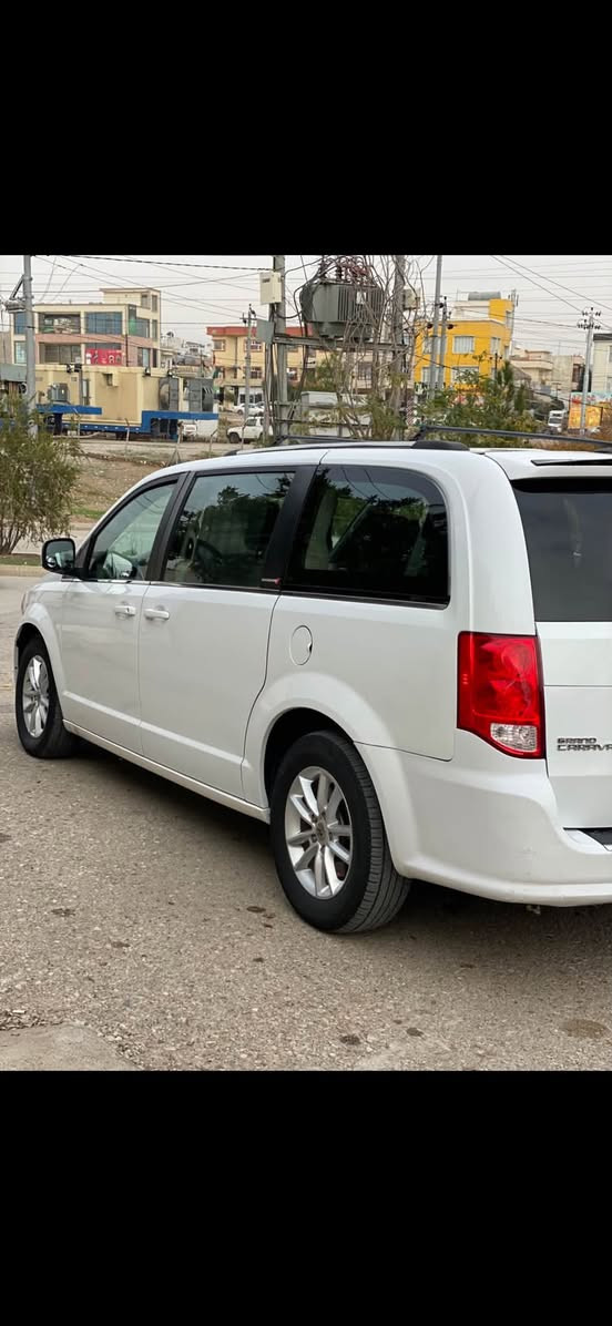 دوج كرفان موديل 2019
✅مواصفات SXT
✅بيبان كهرباء 
✅جنطة كهرباء 
✅داخل اسود +اصفر 
✅كشنات جلد 
✅تشغيل عن بعد 
✅شاشة 
✅كاميرة 
✅نضام ECO
شبر عن جاملخ خلفي صبخ فقط بدون دواخل  ايرباك بدون   
السيارة  مثل الصورة  بدون نقص و جاهز و نضيف 
سنوية جديد لوحة جديد هزة جديدة 
حدادية تخم تاير جديدة 
گير محرك شرط ما مفتوح 
للاستفسار السعر 
مكان السيارة سليمانية 
***********
