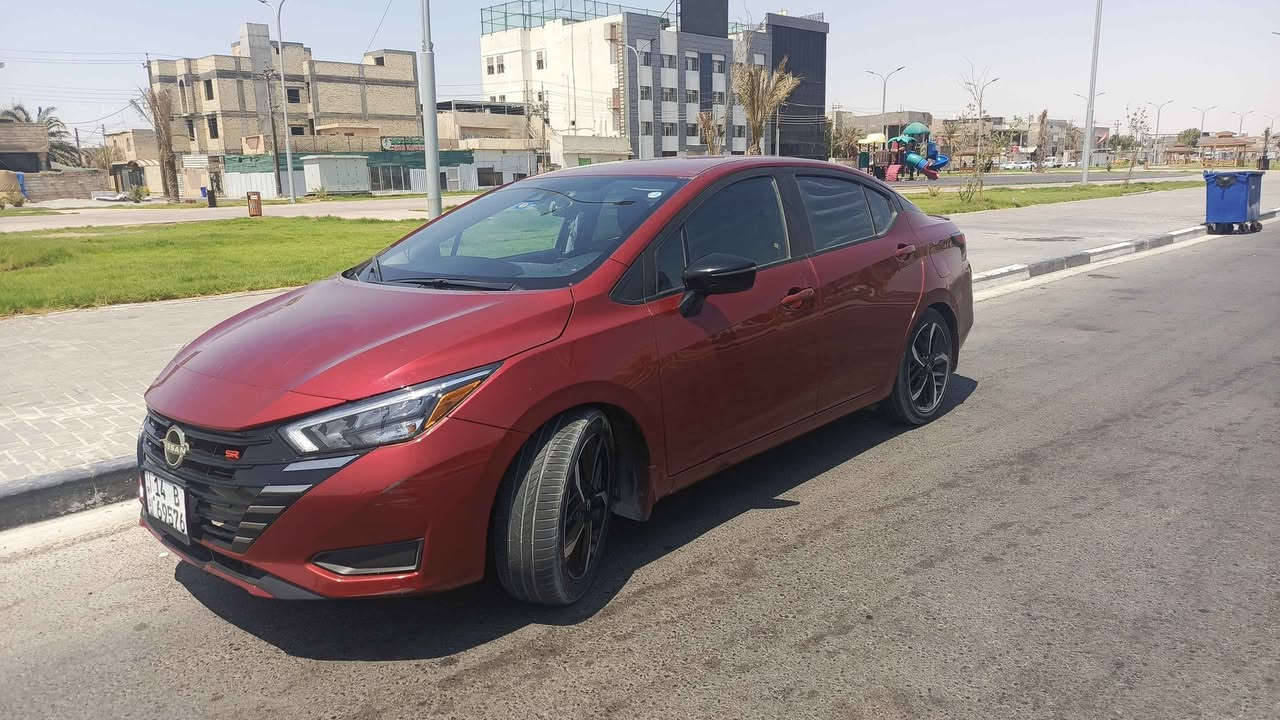 نيسان فيرسا 2023 - فئة SR (أعلى مواصفات)
وارد امريكي (مكسيكي) حادث موضح بالصور صندوق طكه وبك لايت وحديده صير جوه دعاميه الكدام فقط لا صبغ لا تبديل لا بنيد ولا جاملغغ سياره  حلوه كلشش ونظيفه حادث بالعراق باب سايق بي شبر بارد 
شاشة لمس كبيرة تدعم Apple CarPlay و Android Auto.  
تشغيل عن بُعد + بصمة دخول وتشغيل.  
مثبت سرعة 
نظام تكييف أوتوماتيكي 
مقاعد رياضية بتطريز خاص لفئة SR 
نظام رادار / كبح تلقائي في حالات الطوارئ 
نظام تنبيه النقطة العمياء (Blind Spot)
 ومراقبة المسار
كاميرا خلفية وحساسات
ماشيه 35 الف قابل للزياده 
متواجد واتساب ***********
3N1CN8FV5PL832868 هاذا رقم الشاصي تكدر تبحث عليها البصرة, العراق
