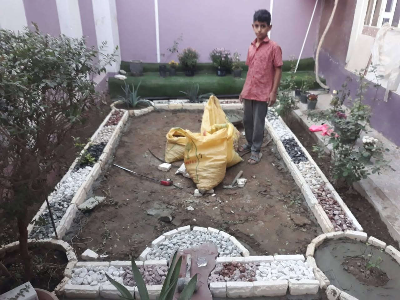مستعدون لتصميم الحدائق وتنظيف وتسميد وگص الحدائق ومعالجة الادغال. ***********
