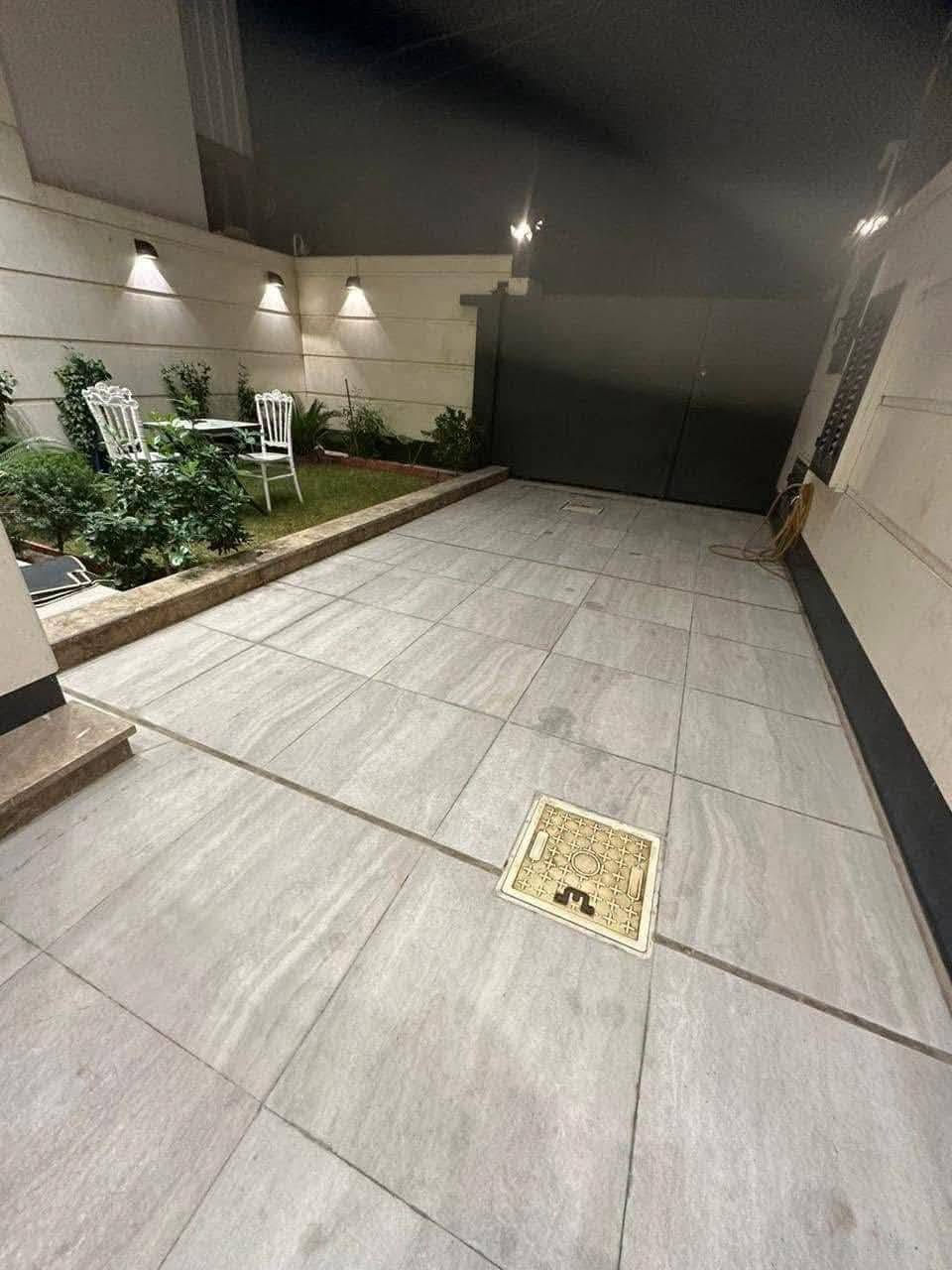 دار للبيع-موقعه البنوك مربع الفتلاوي بناء حديث درجة اولى
للتواصل /*********** 
( المساحه ١٨٠ متر) 
يحتوي على :
-اربعه نوم سويت 
-استقبال
-ومطبخ حار بارد 
-صاله كبيره 
-كراج سيارات وحديقة داخلية وخارجية 
-الواجهه مرمر ارضيات مرمر 
-بناء حديث درجة اولى بناء سنة ٢٠٢٤
علماََ توجد لدينا عروض اخرى بمساحات مختلفه 

نستقبل عروضكم كافة وتسويقها مجاناََ

ونستقبل طلباتكم كافة وتوفيرها باسرع وقت 

للتواصل والاستفسار شركة كل العرب 
موقعنا-البنوك شارع الكنيسة مجاور روضه البنوك الأهلية  
الشركه مجاز رسميا من قبل غرفة تجارة بغداد.
شهاده وكيل عقاري معتمد من منصه عقاري
