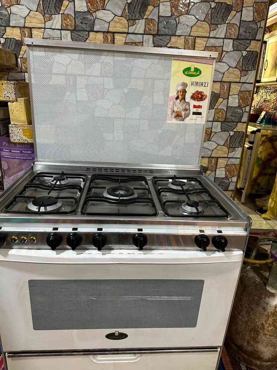 السلام عليكم 
طباخين للبيع كريازي خمس مشاعل نظيف جدا كله شغال مع الافران غراض كاملة   مع عشتار نظيف نار زركه افران شغالة وممتازة سعر الكريازي  ٢٤٠ مع المجال البسيط والعشتار  ١٥٠  مع المجال البسيط   عنواني مهندسين شارع 80 قرب العاب ارض بابل ***********
