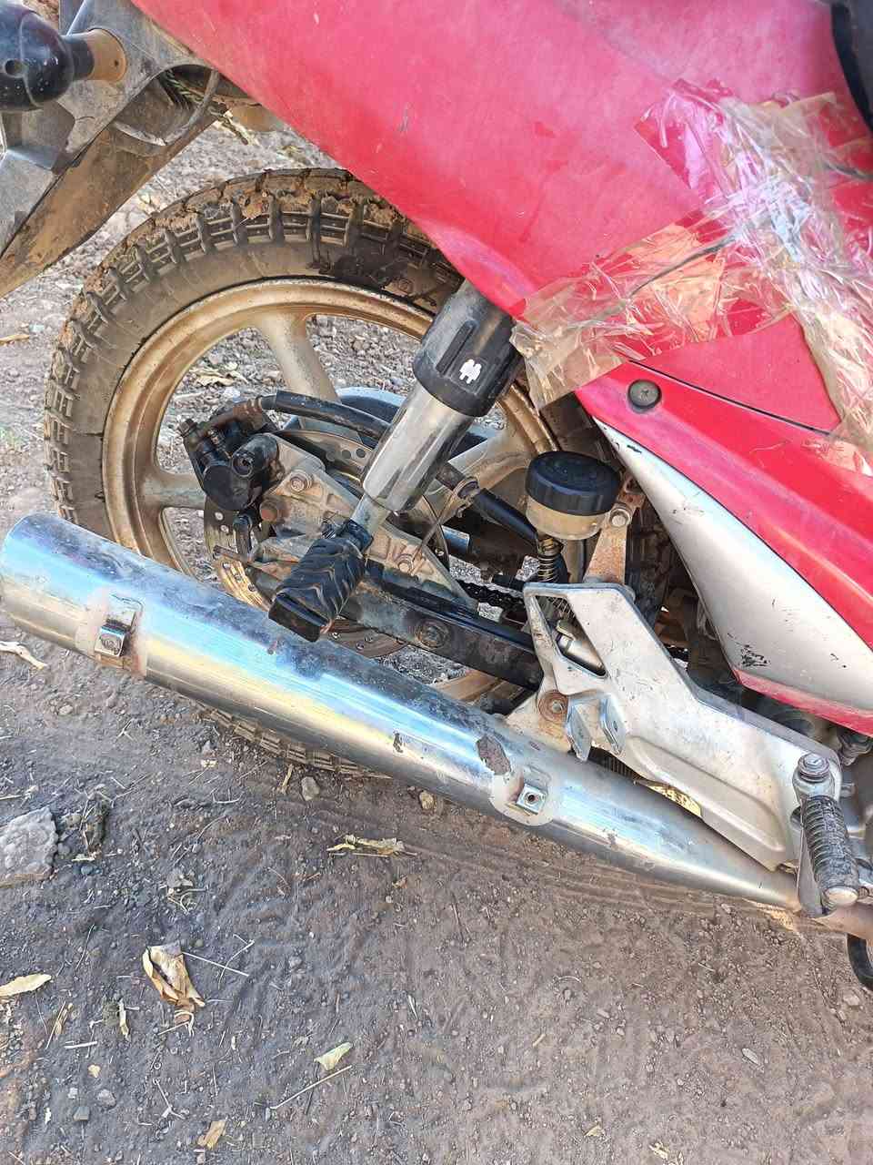 السلام عليكم موطور سرفيز للبيع كامل شغال نقص  باتري ونقص ابريك وكف عندي محرك ما مفتوح جديد كسر كارتون شديتله تايرات الخلفي جديد قبل اسبوع شديته والكدام هم نضيف يشتقل هندر السعر ٥٥٠ وبيه مجال العنوان صلاح الدين قضاء الدجيل ناحيه الشيخ جميل اتصل على الرقم *********** او على الصفحه الخاصه او على الوتساب

