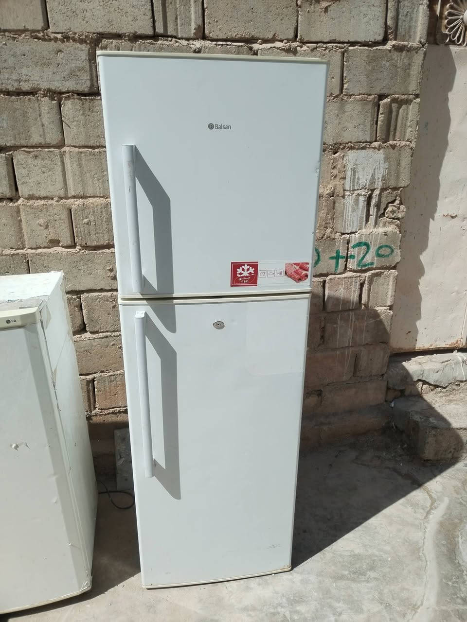 ثلاجات للبيع
الحمرة ب٨٠
البيضة ب١٠٠
الذهبية ب١٠٠
الشراي يتصل على صاحبهن *********** مكانهن فلوجة
