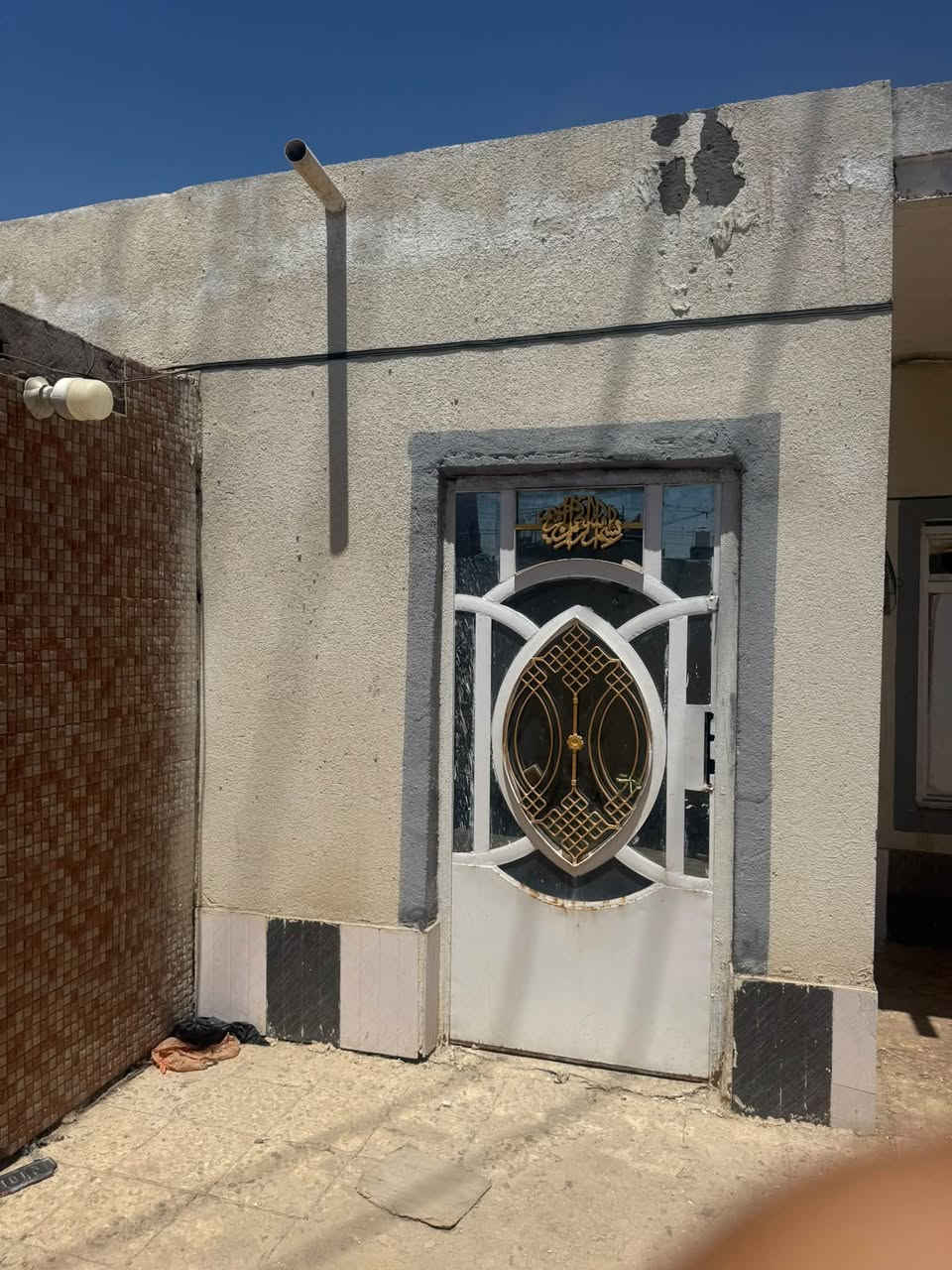 دار للبيع العكر الغربي المساحه130غرف وصاله ومطبخ وديوانيه  خدمات  جاهز للسكن بي وصل تطويب للاستفسار الاتصال***********

