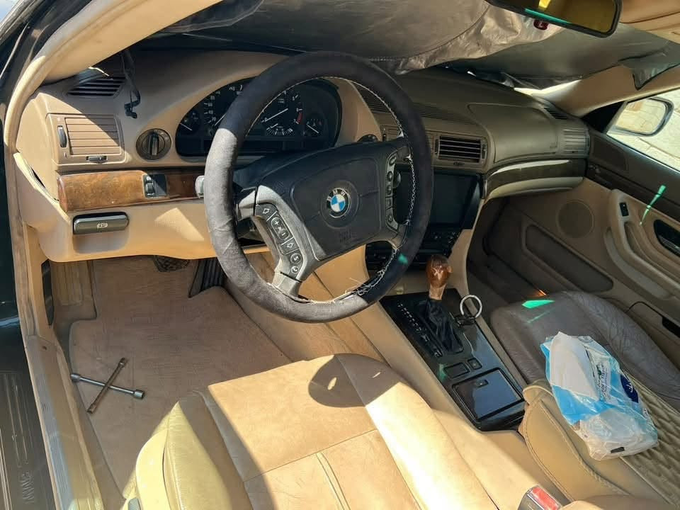السلام عليكم BMW740i
موديل 1995

موصفات فووول 

1كشنات كهرباء

2كشنات جلد لون بيجي

3صندوك شفط

4كامره خلفيه وشاشه 

5جام اوتو

6سلايد

السياره كير ومحرك جدد 

غرفتها حلوه 

السياره صبغ عام للجماله 

بيه شخط بالجاملغ الخلفي مامبين

السعر 70 وبيه مجال بسيط

للاستفسار***********
