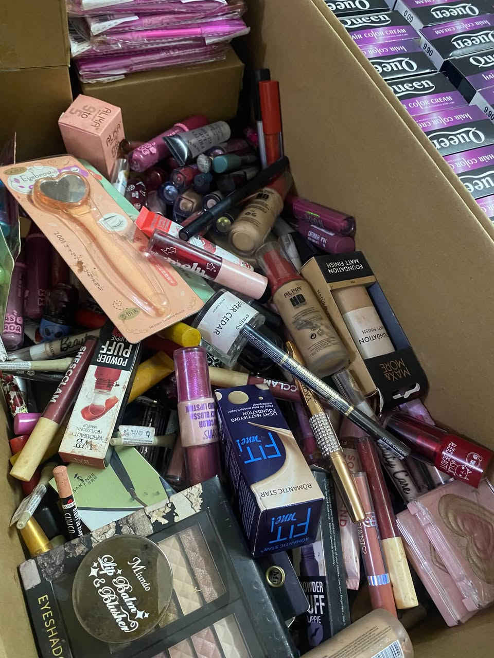 مكياج وعنايه واصباغ شعر 1200 قطعه خلي سعر يرضي الله واخذهن كارتون منهم ماركه ماك اليريدهم يراسل ع الواتس ***********
@إشارة
