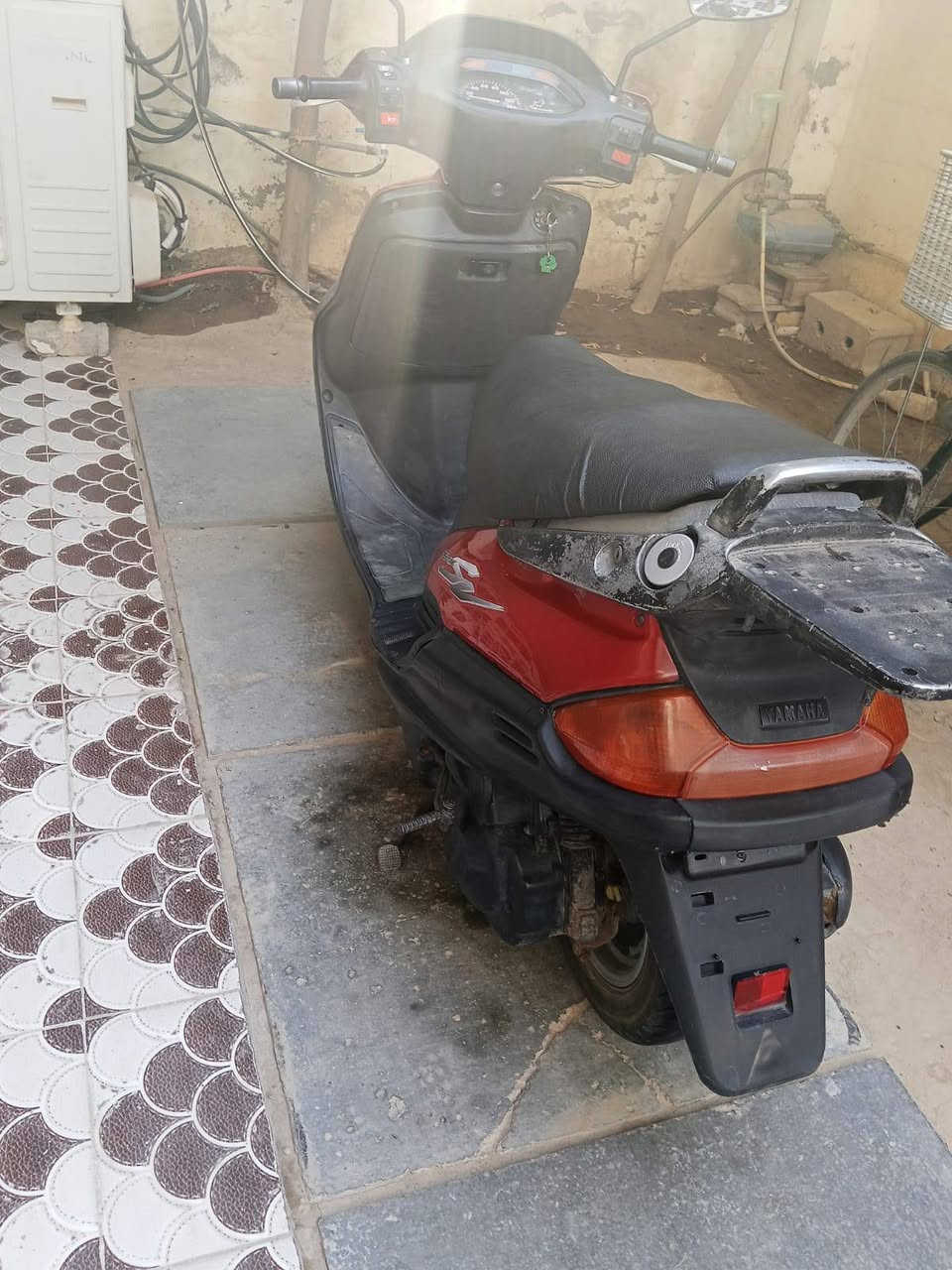 سلام عليكم ورحمه للبيع 350 او امراوس حسب القناعه العنوان بعقوبه مفرق مكتب بيروت الاتصال علئ الرقم ***********
