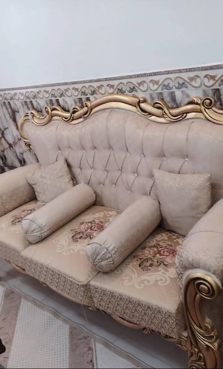 تخم ملكي جديد للبيع عشر مقاعد السعر ٦٠٠ وبي مجال ***********
